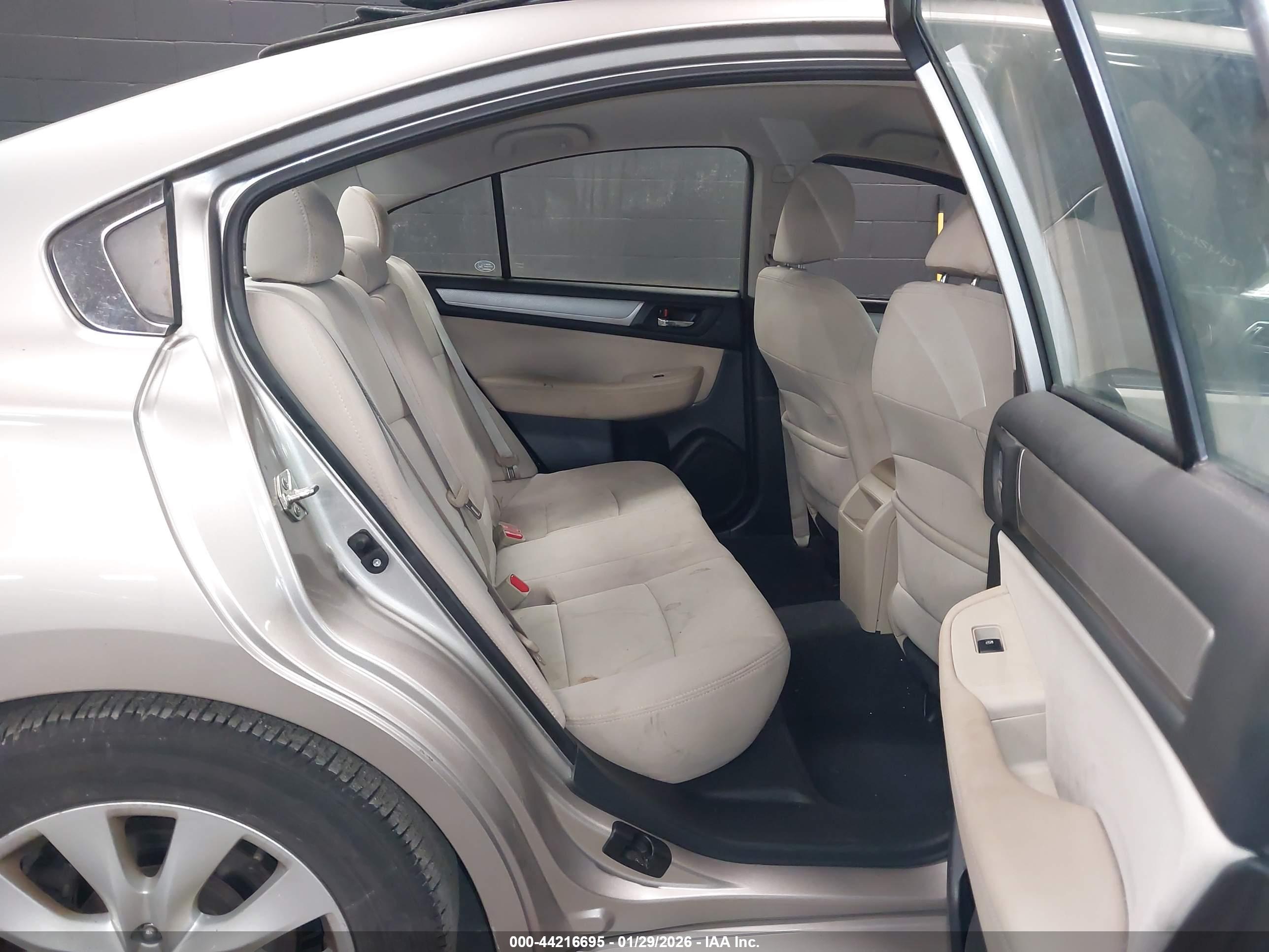 SUBARU LEGACY image 8