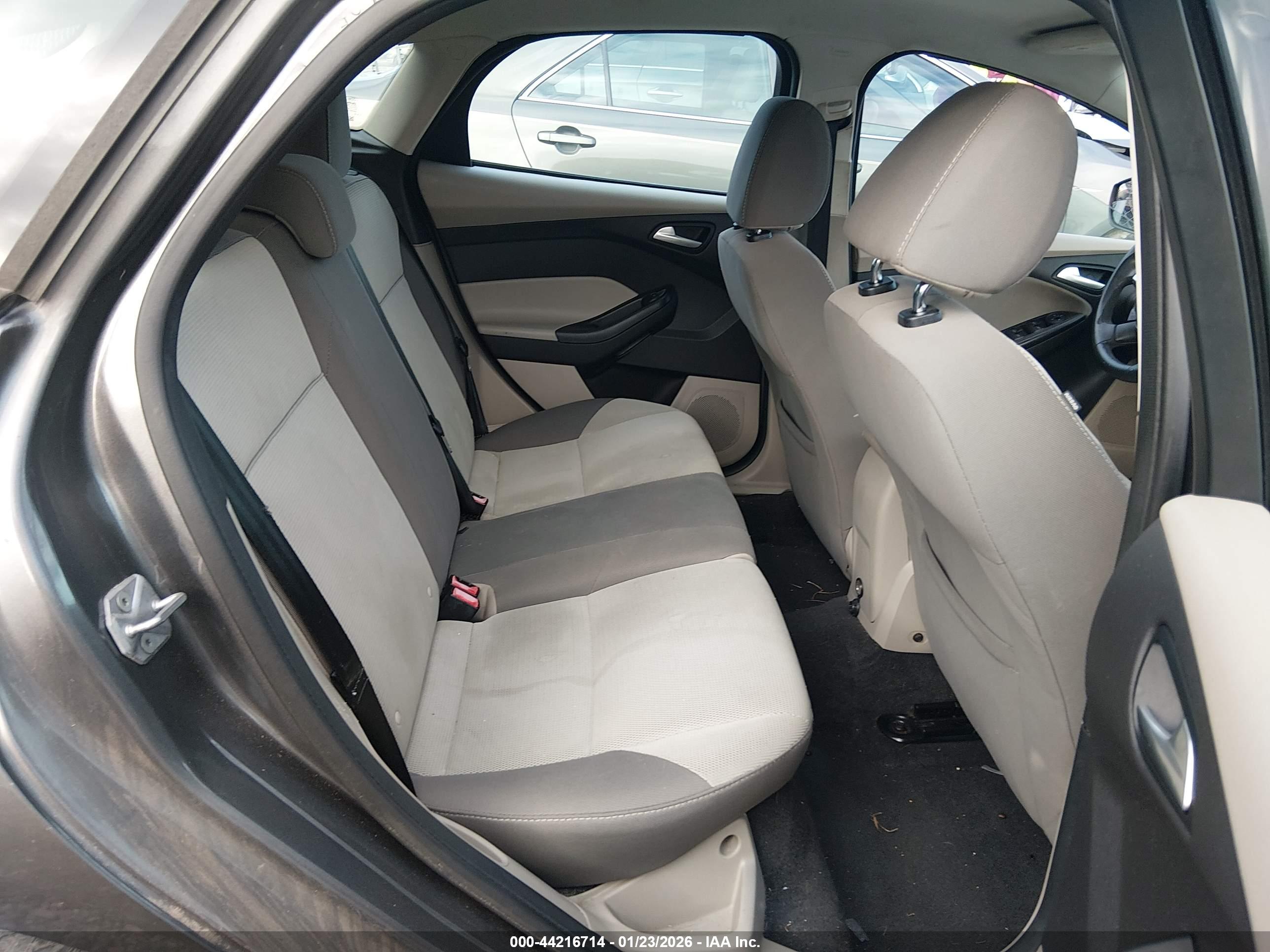 FORD FOCUS image 8