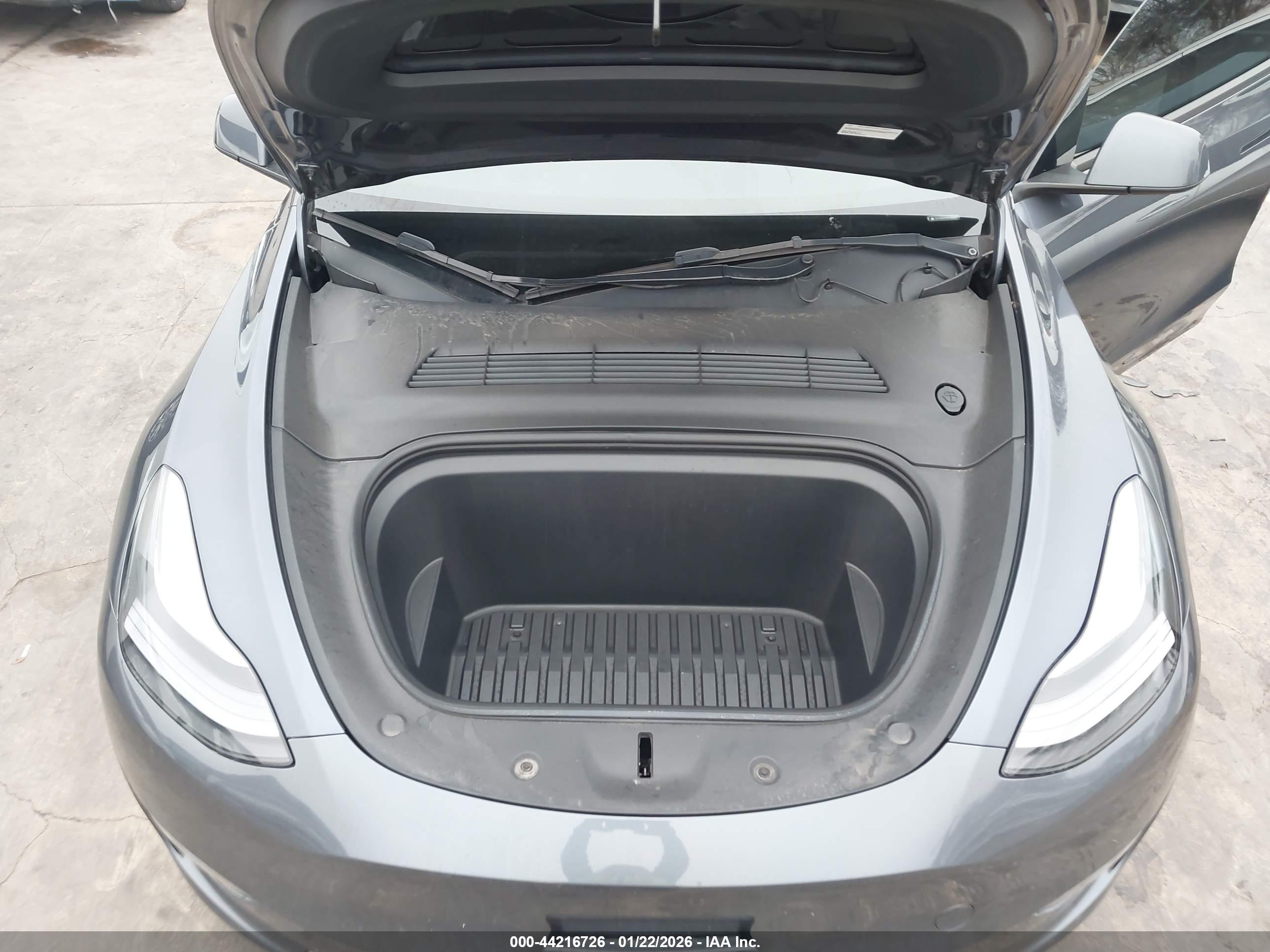 TESLA MODEL image 10