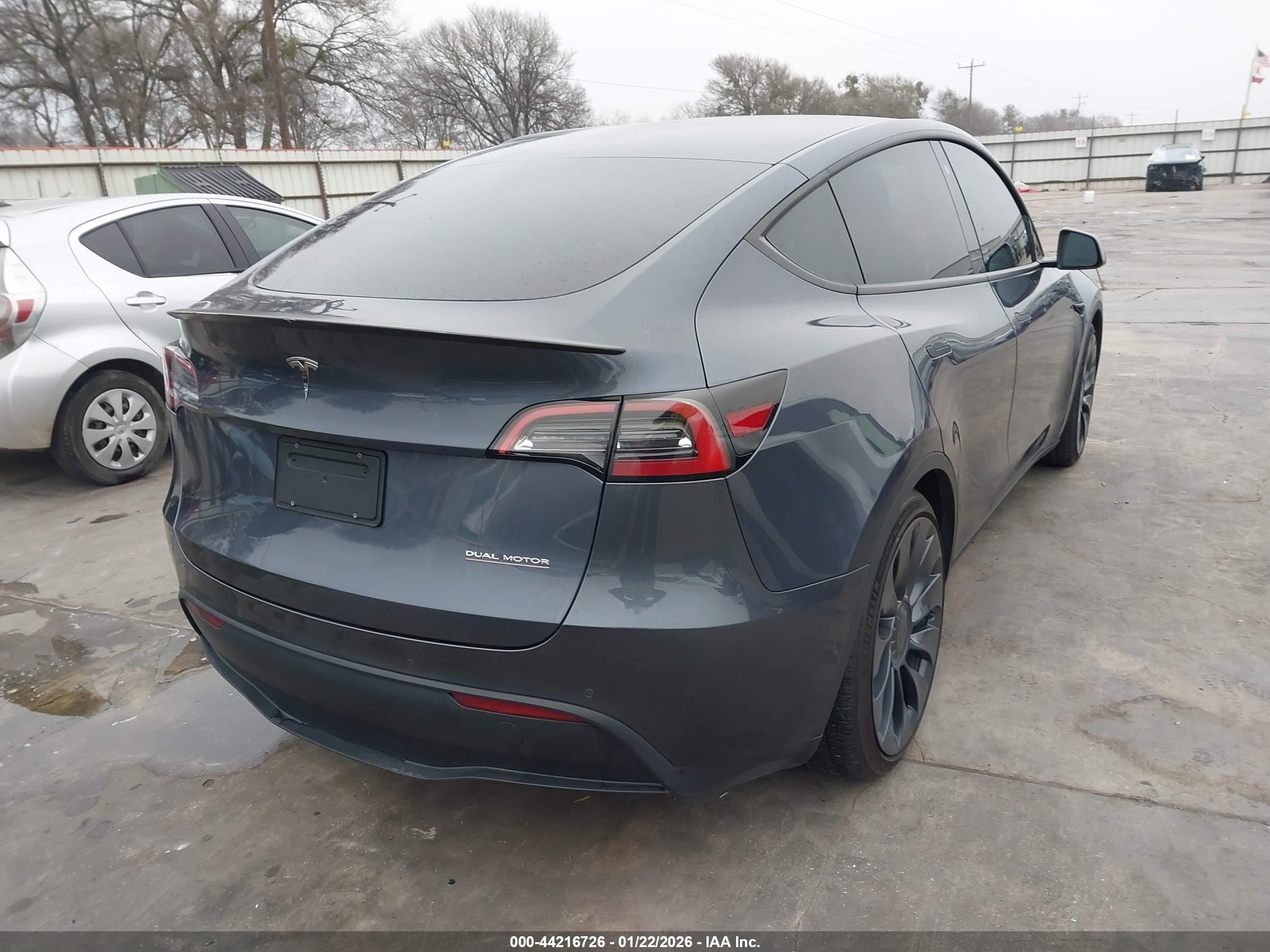 TESLA MODEL image 4