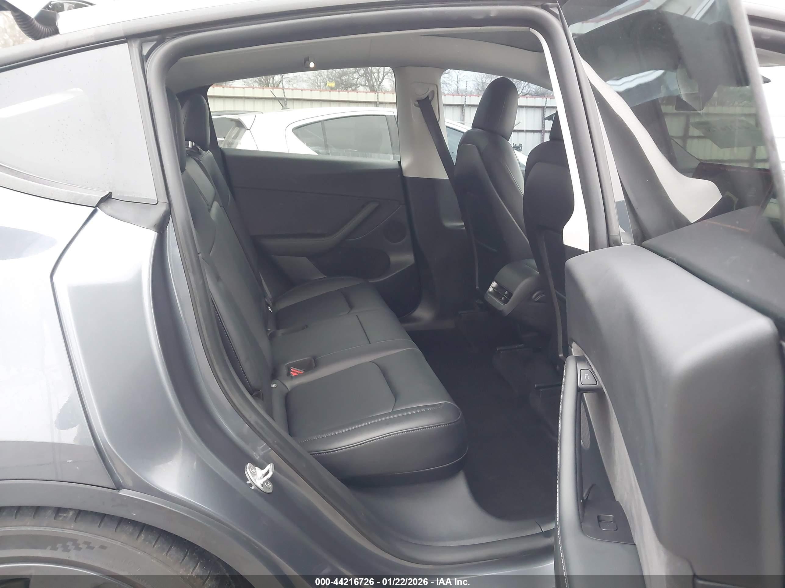 TESLA MODEL image 8