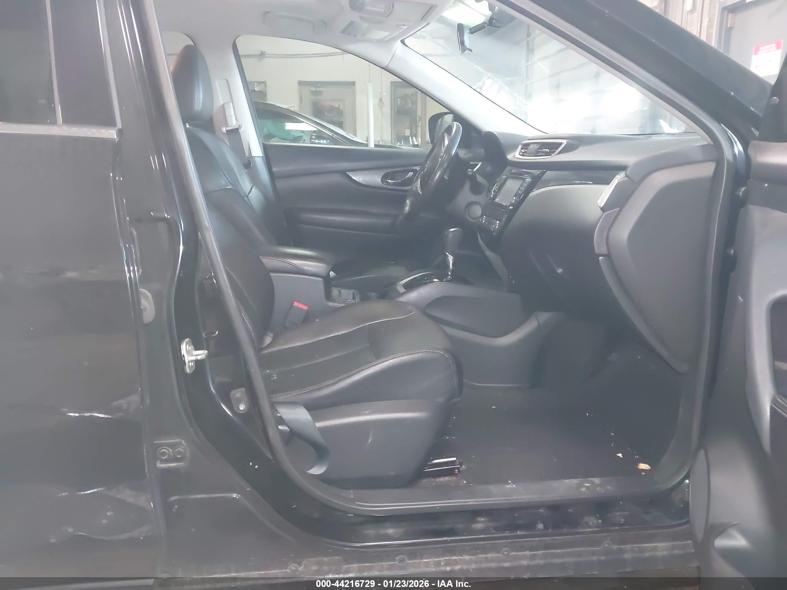 NISSAN ROGUE image 5