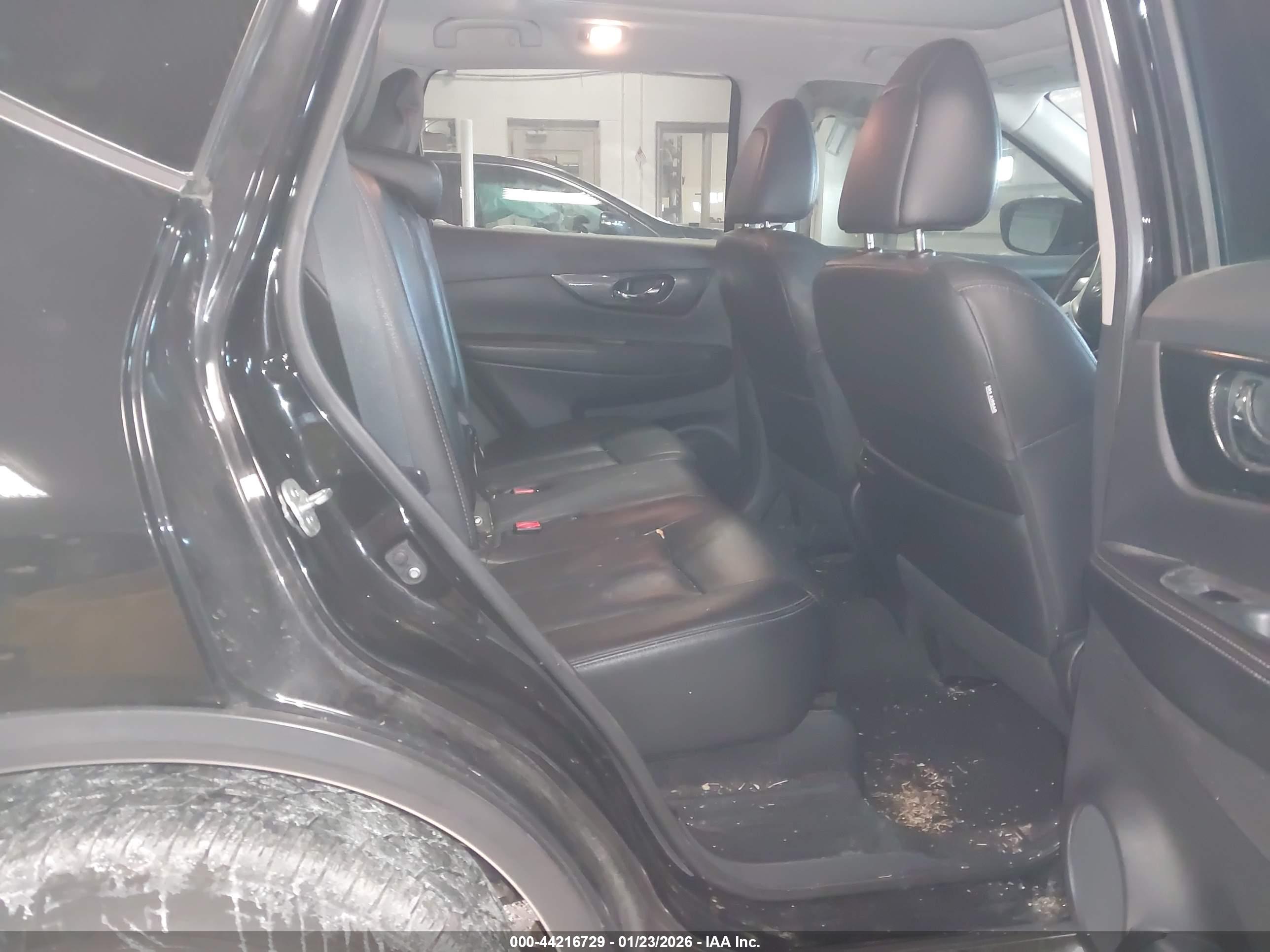 NISSAN ROGUE image 8