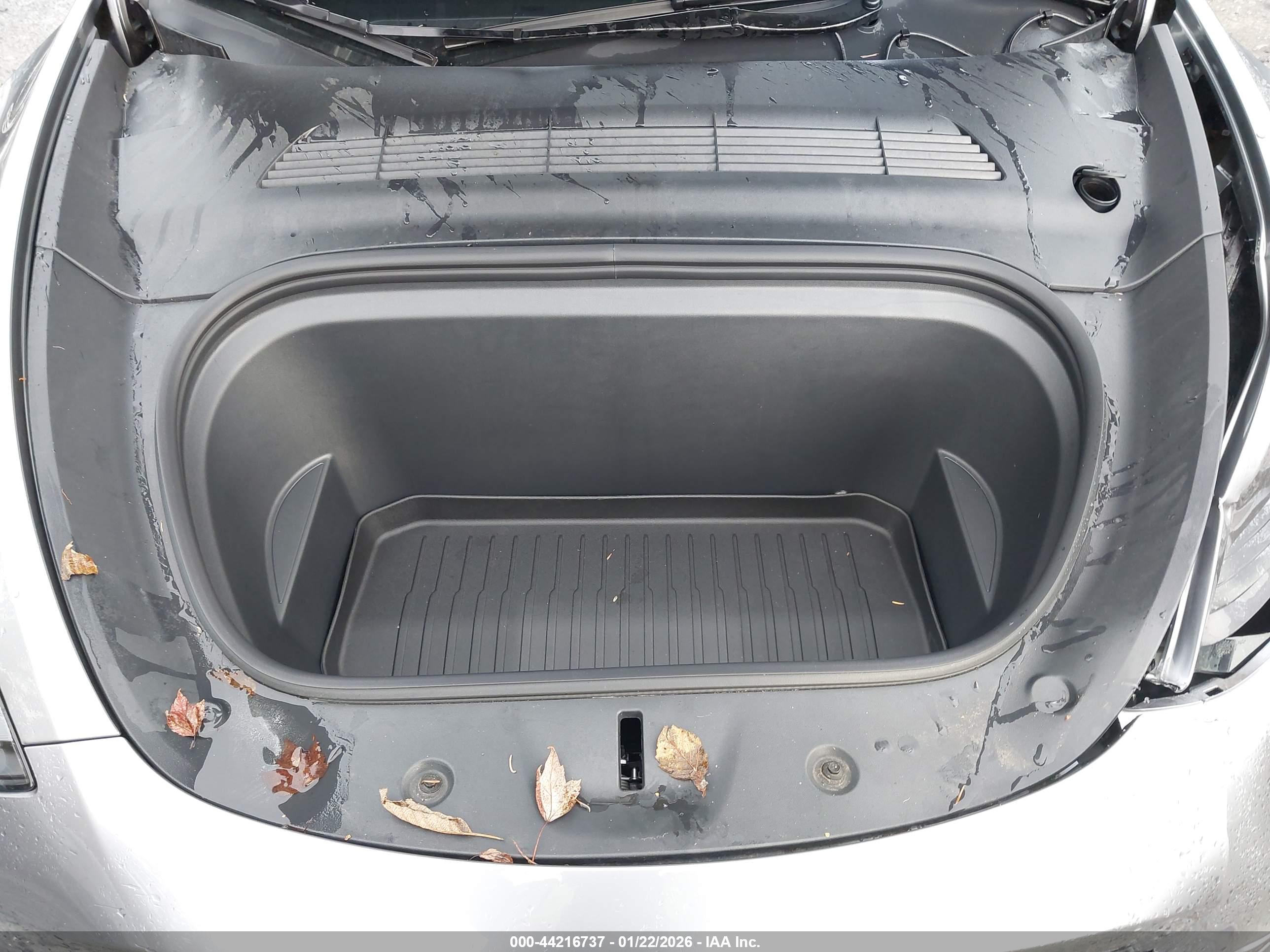TESLA MODEL image 10