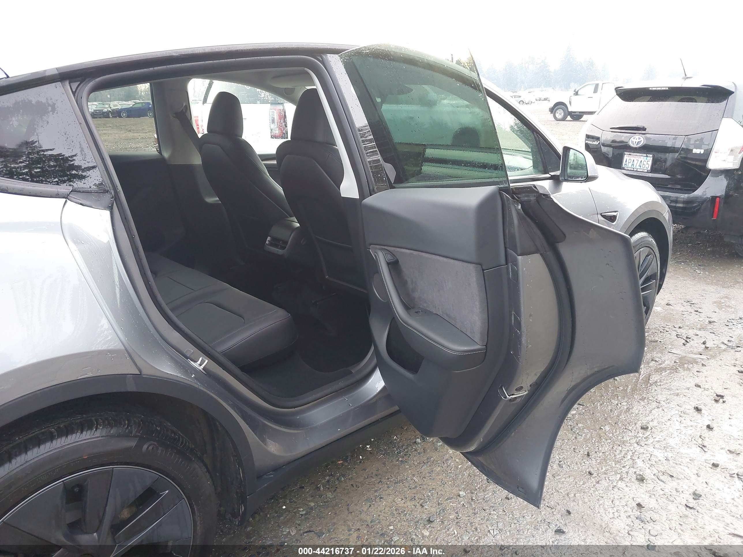 TESLA MODEL image 8