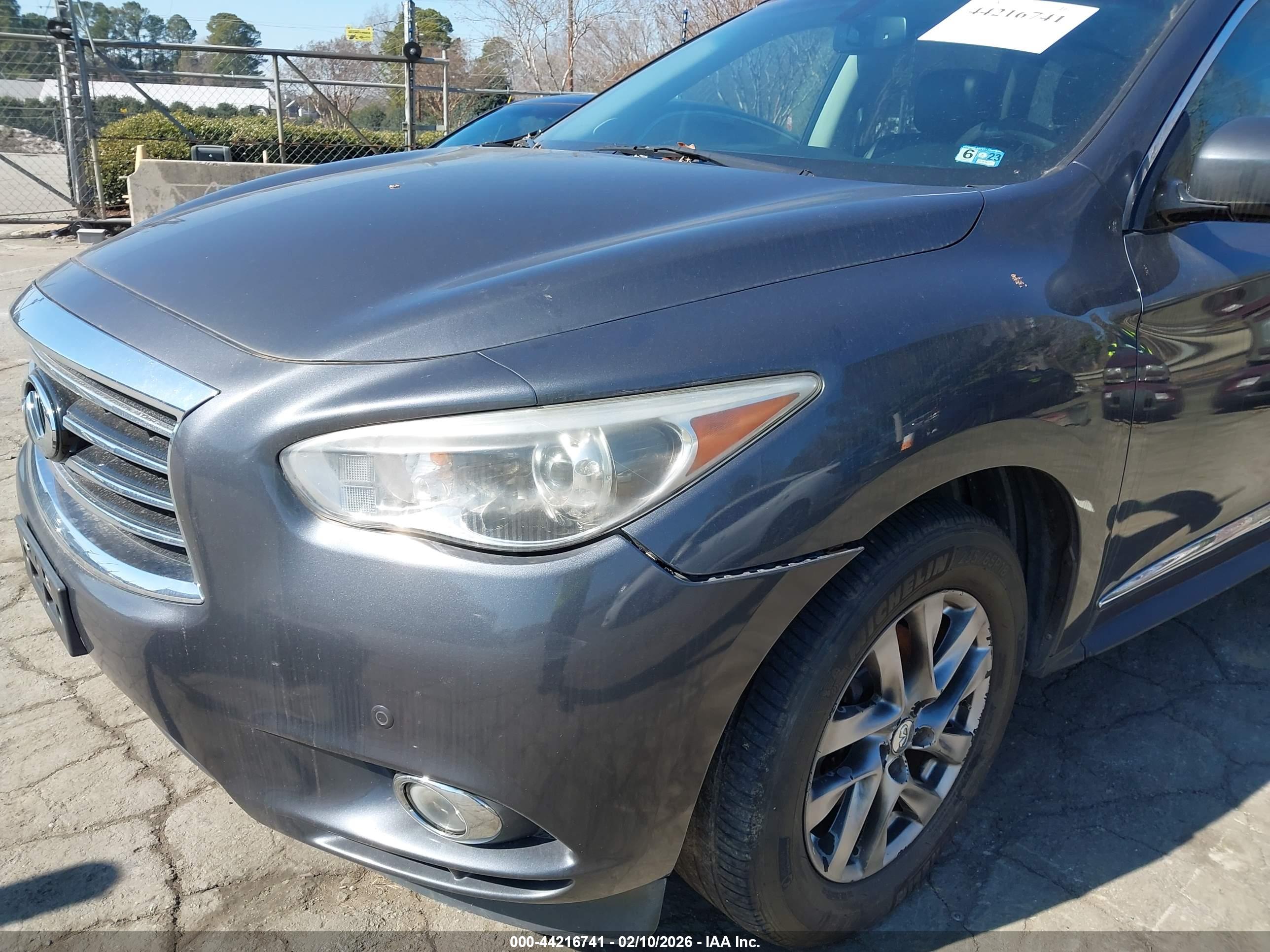 INFINITI JX35 image 6