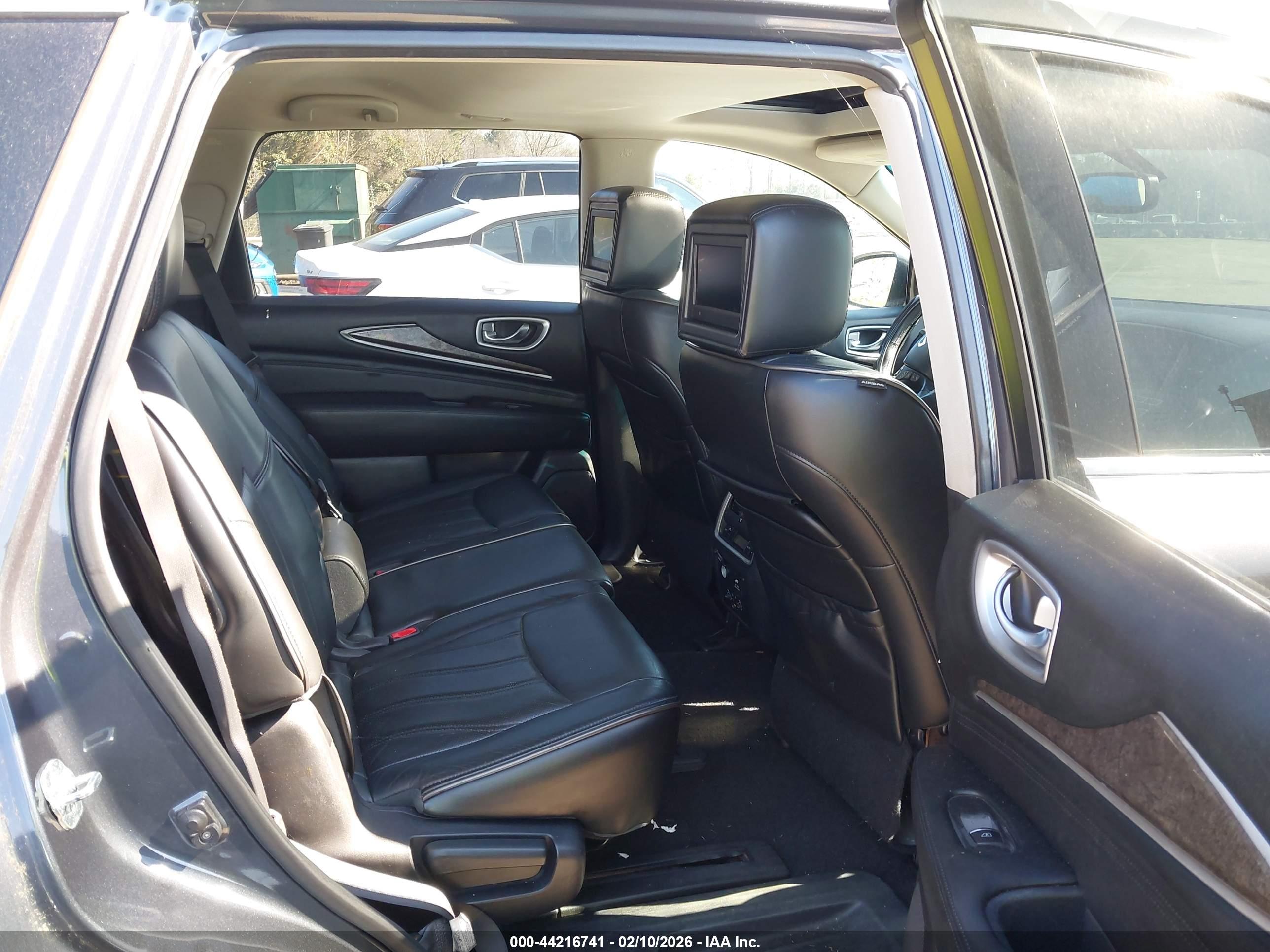 INFINITI JX35 image 8
