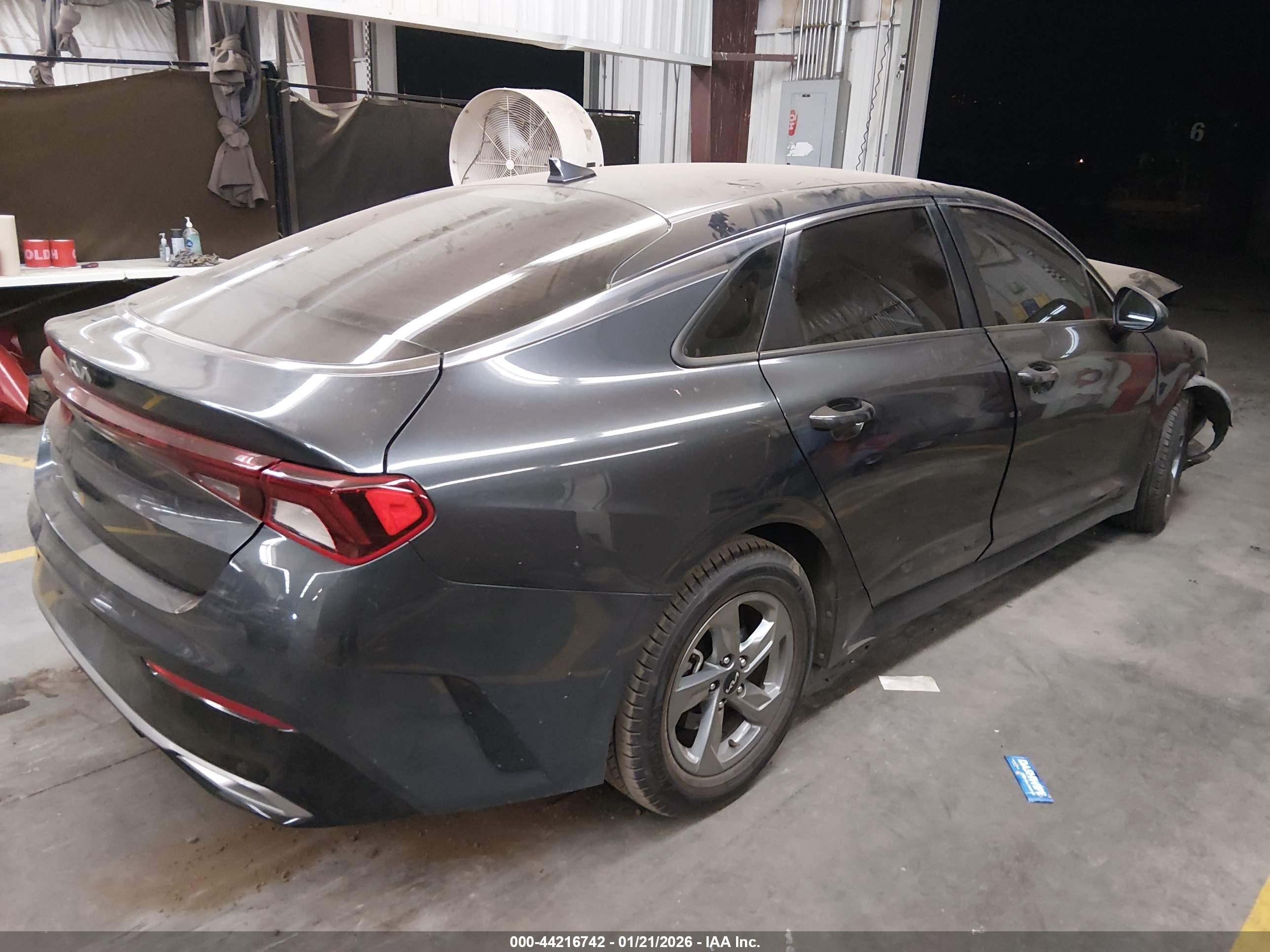 KIA K5 image 4
