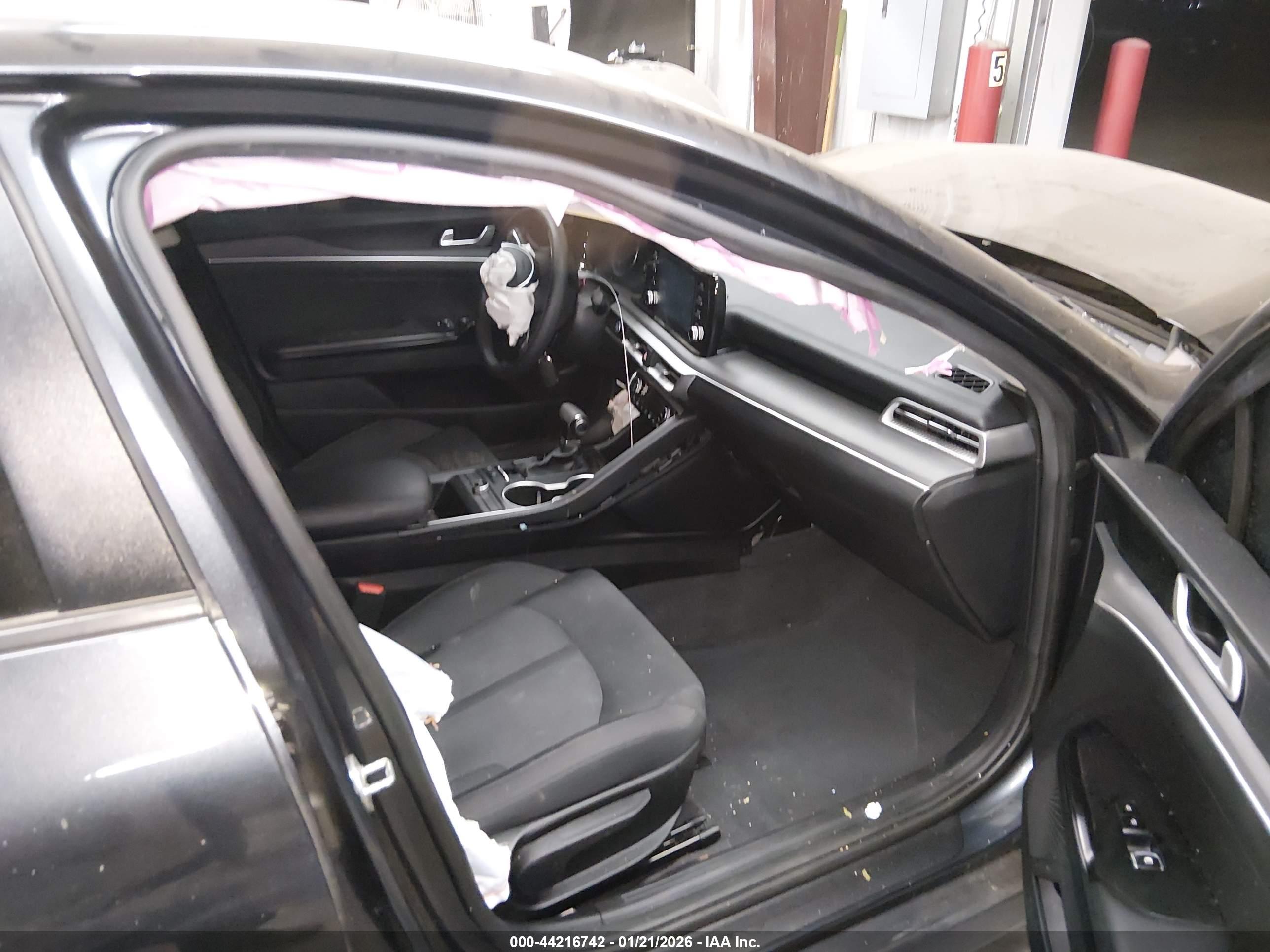 KIA K5 image 5