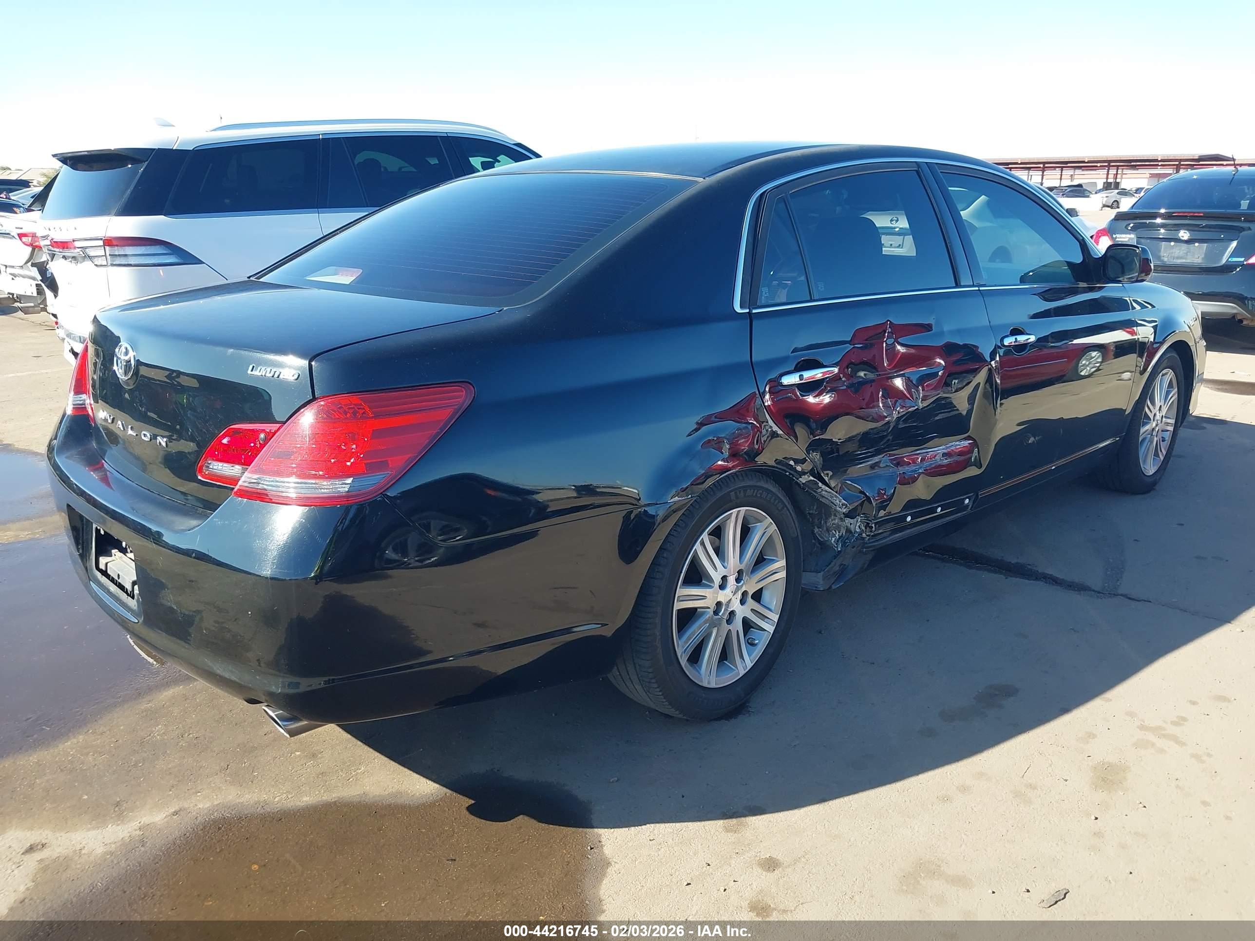 TOYOTA AVALON image 4