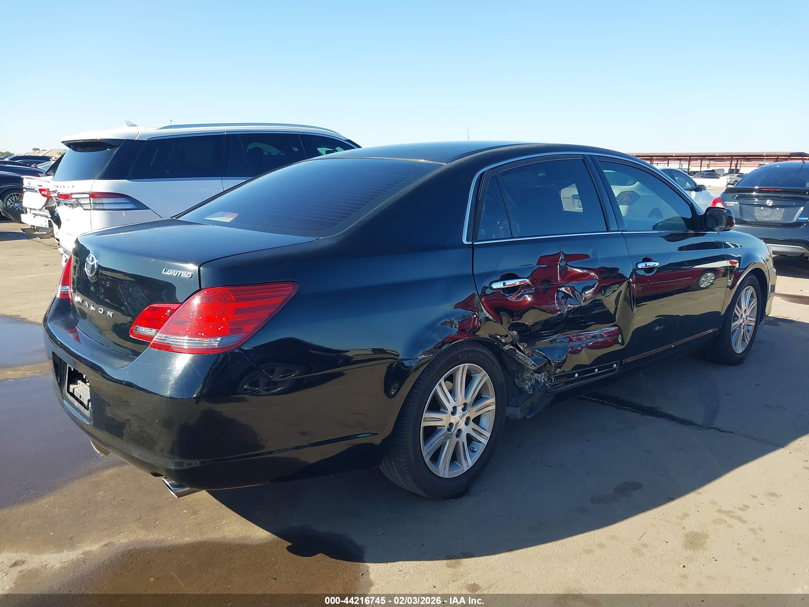 TOYOTA AVALON image 6
