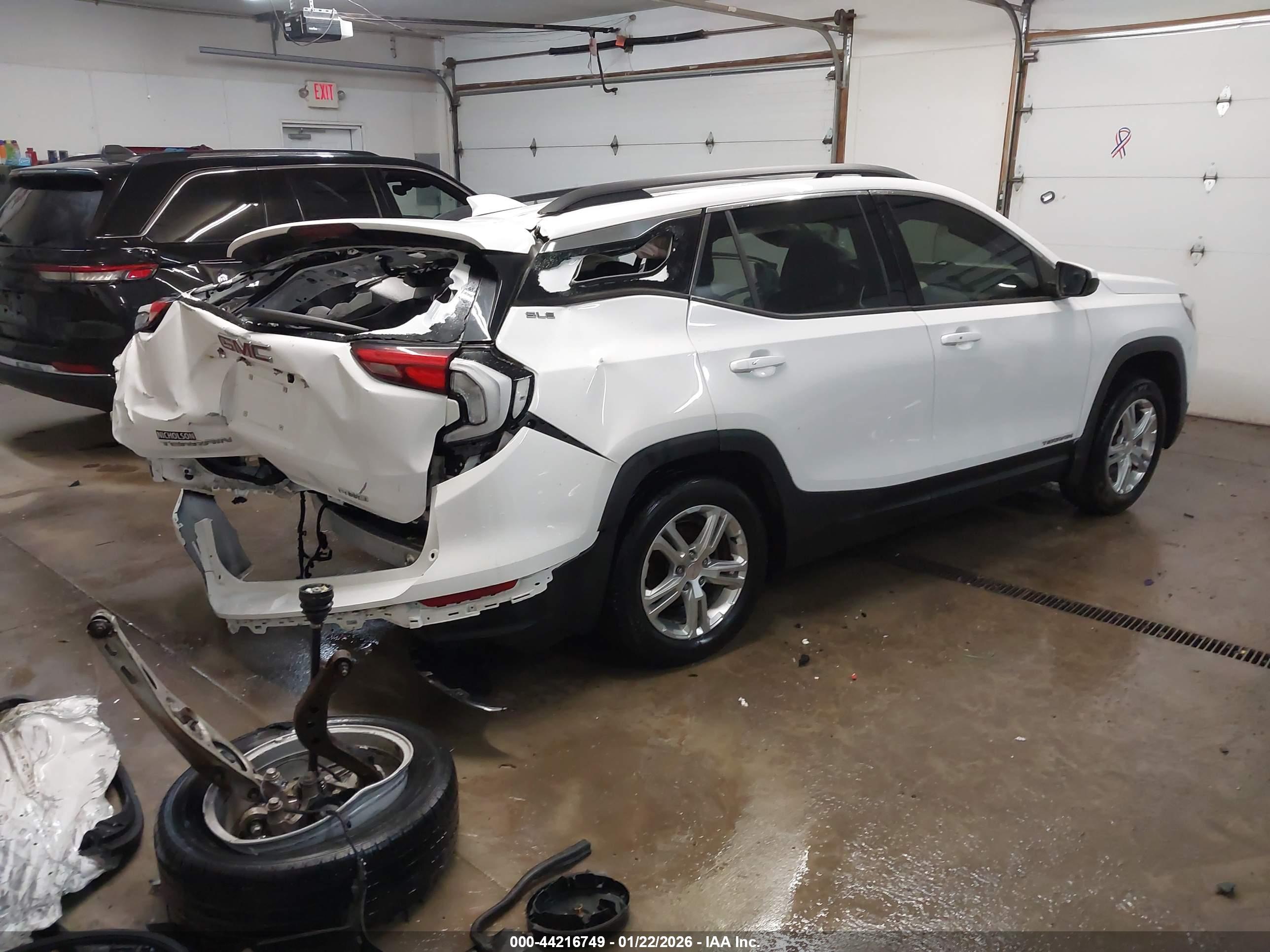 GMC TERRAIN image 4