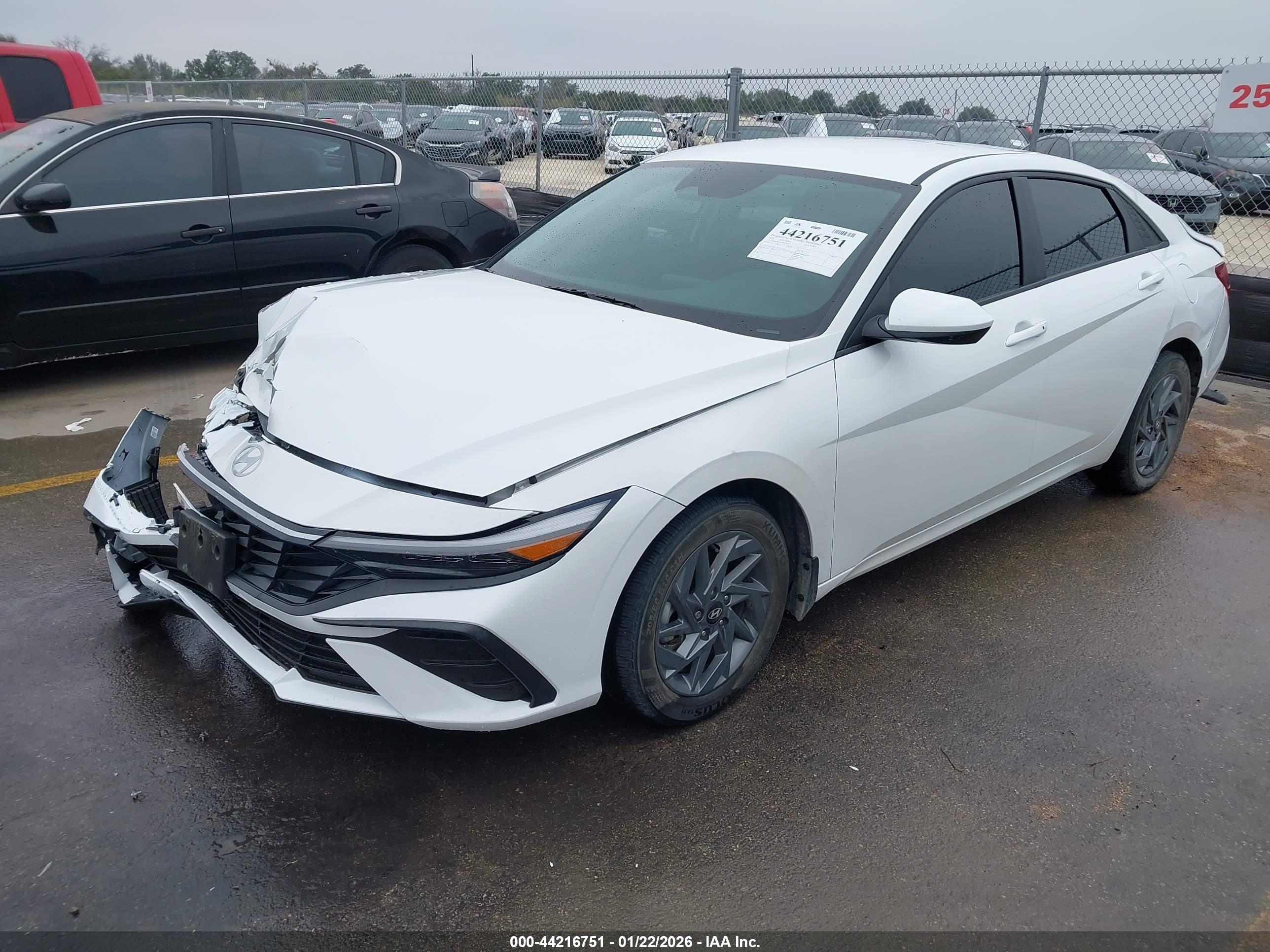 HYUNDAI ELANTRA image 2