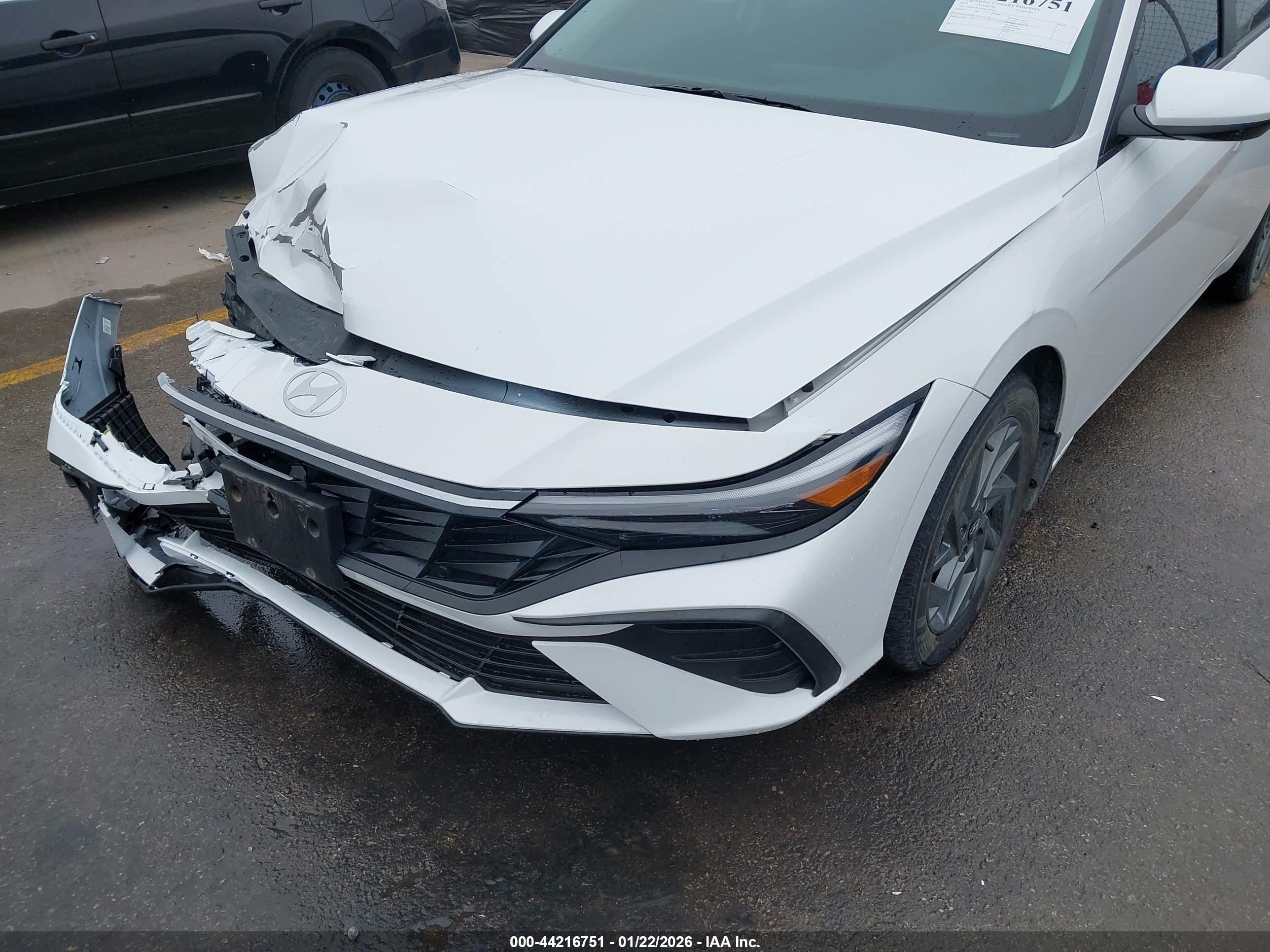 HYUNDAI ELANTRA image 6