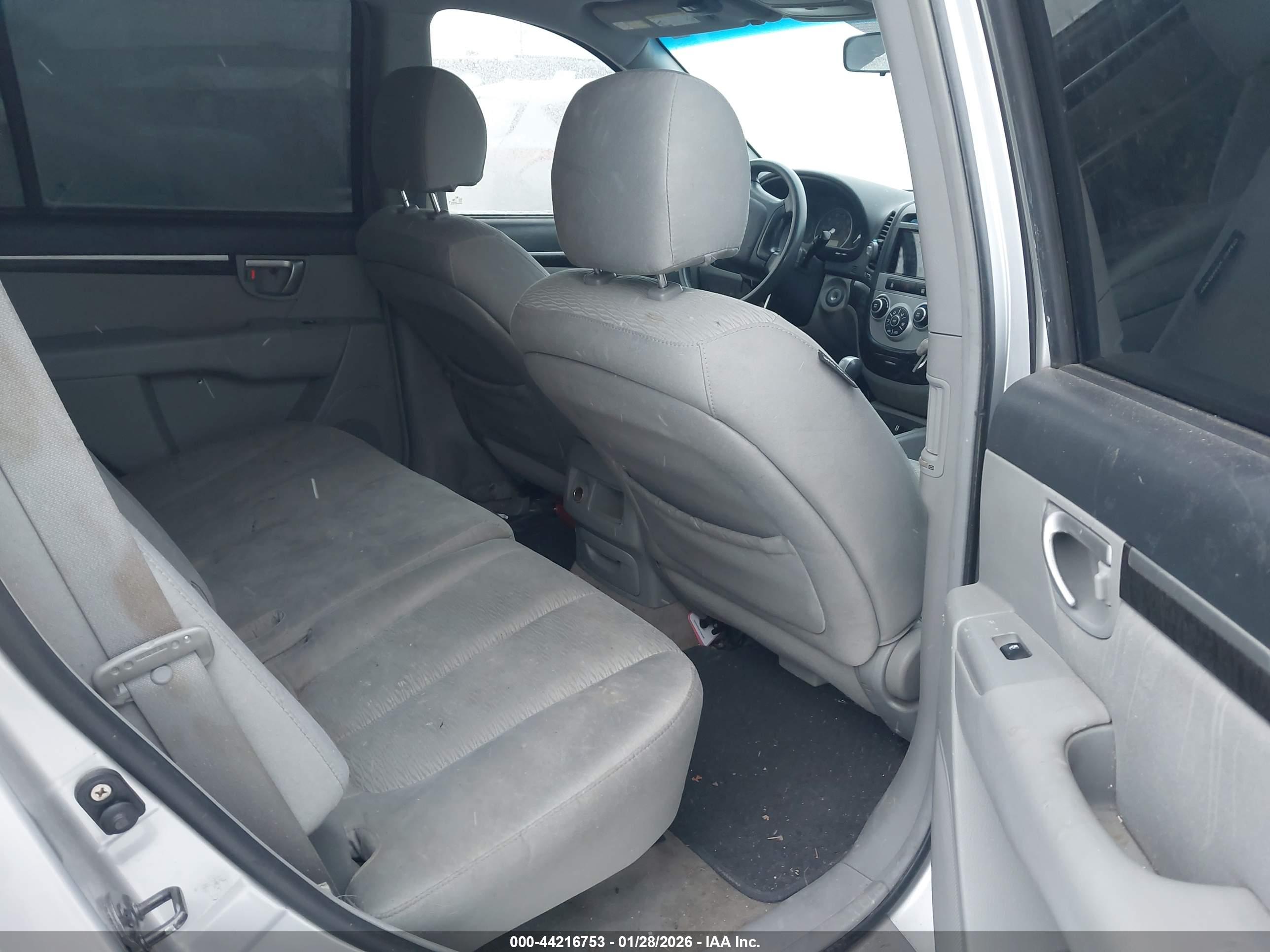 HYUNDAI SANTA image 8