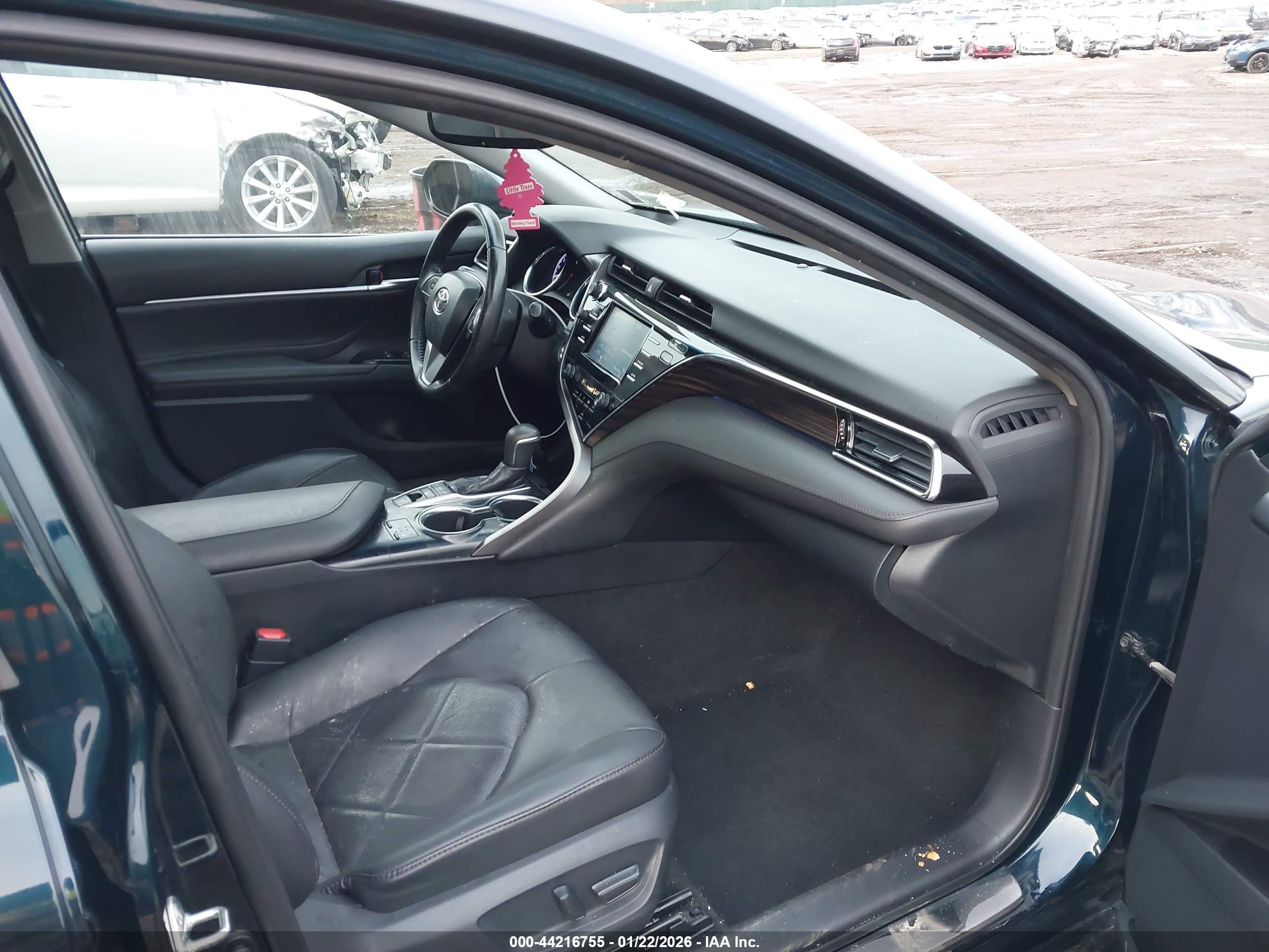 TOYOTA CAMRY image 5