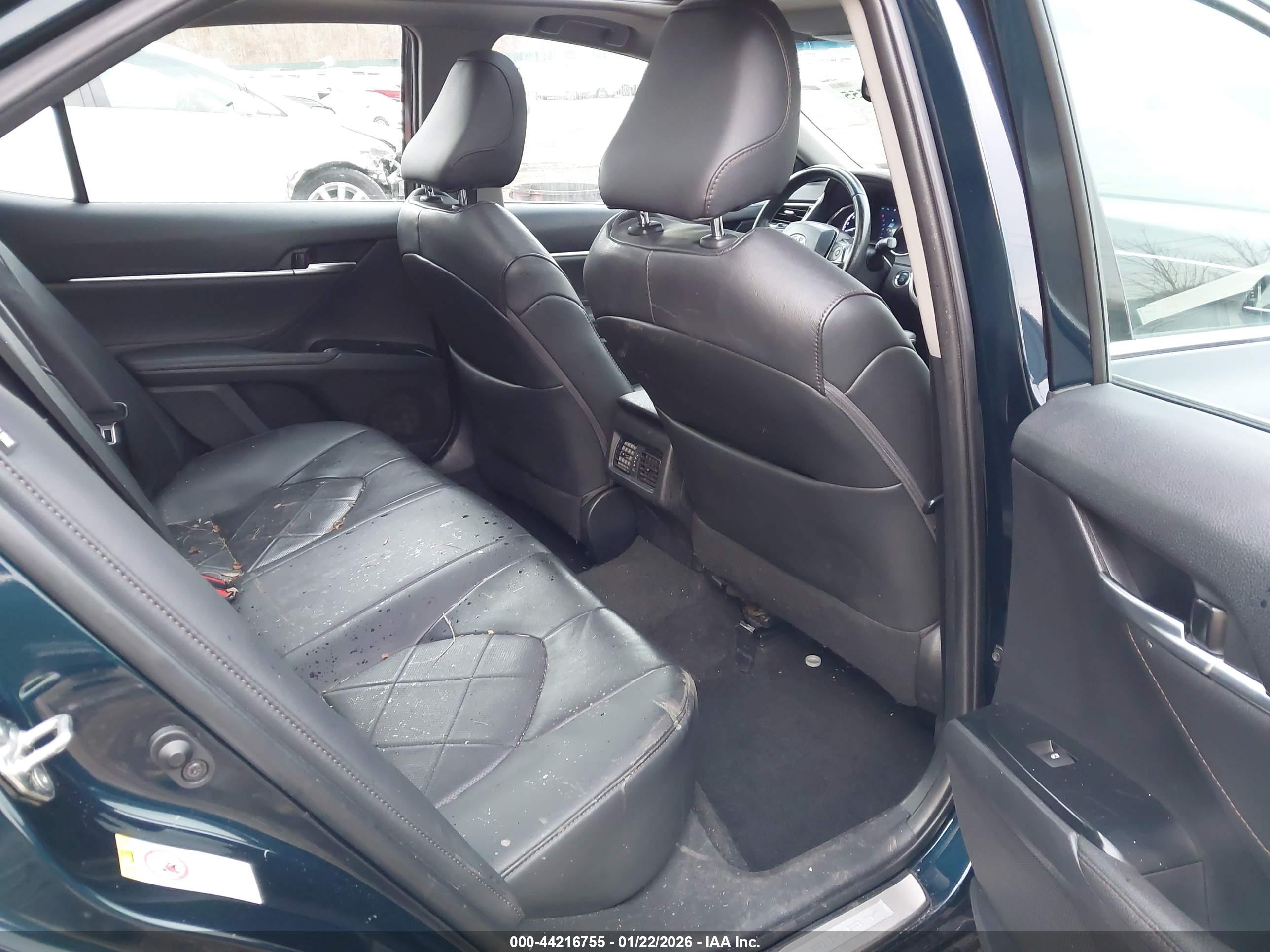TOYOTA CAMRY image 8