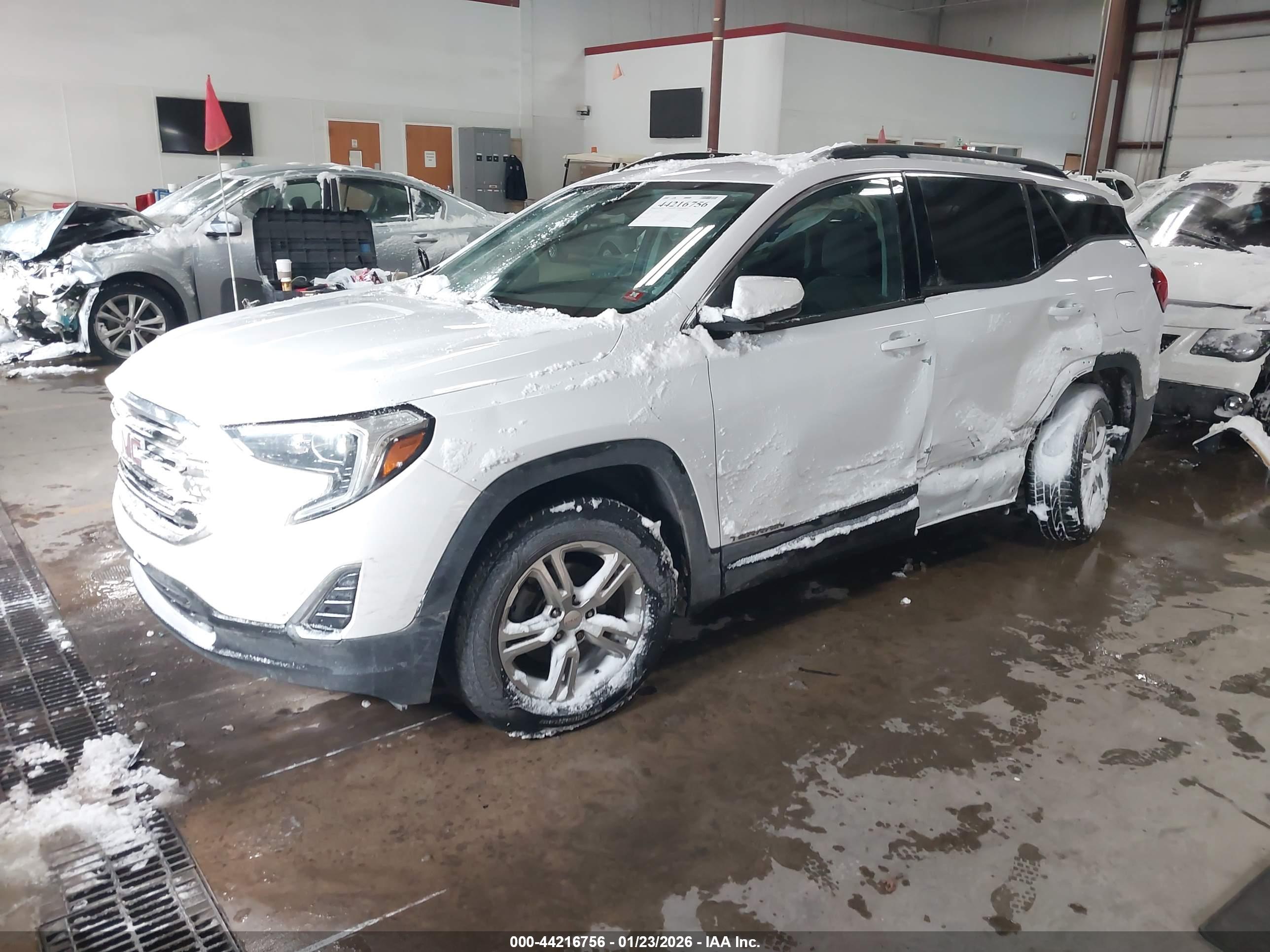 GMC TERRAIN image 2