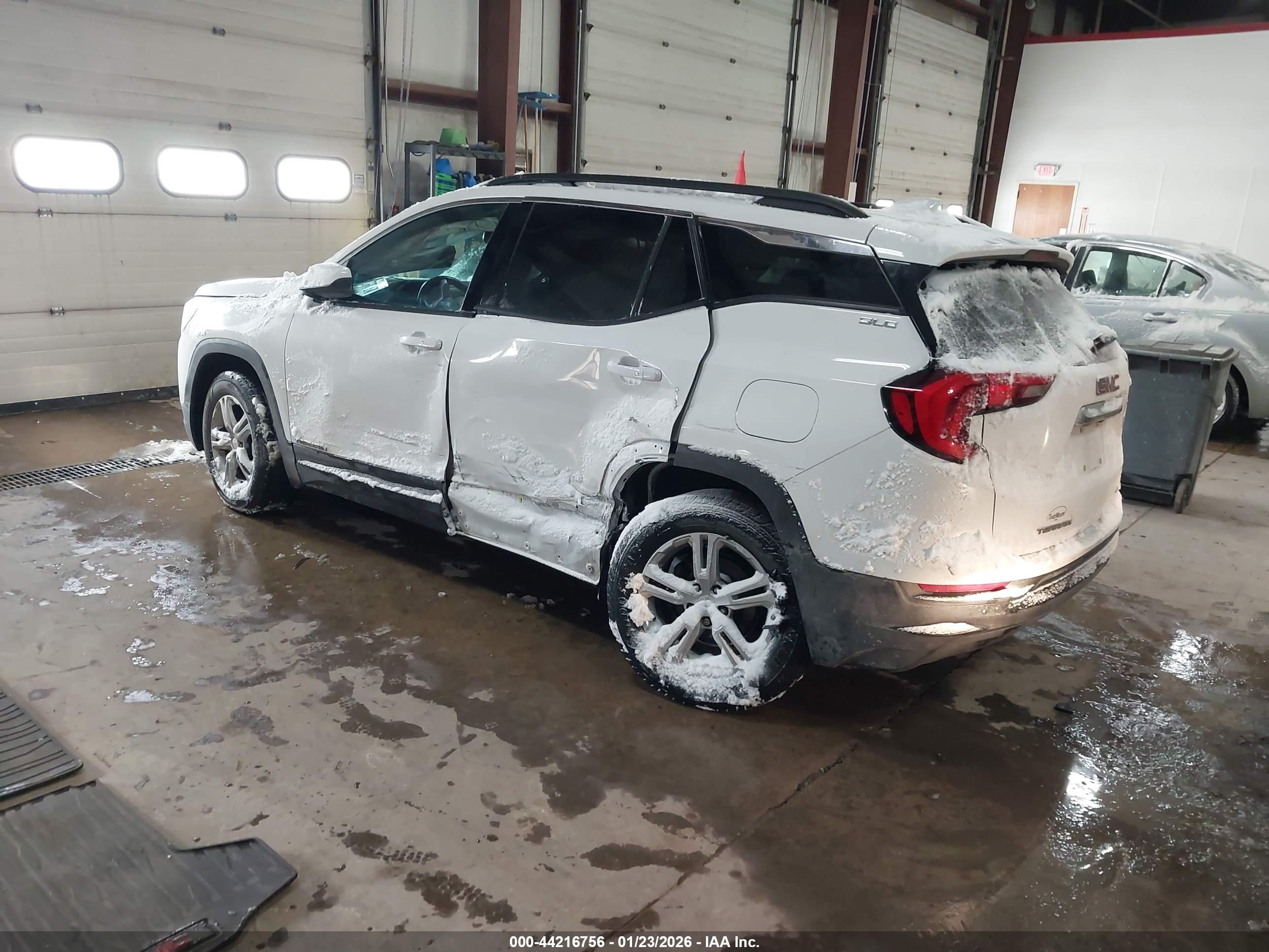 GMC TERRAIN image 3