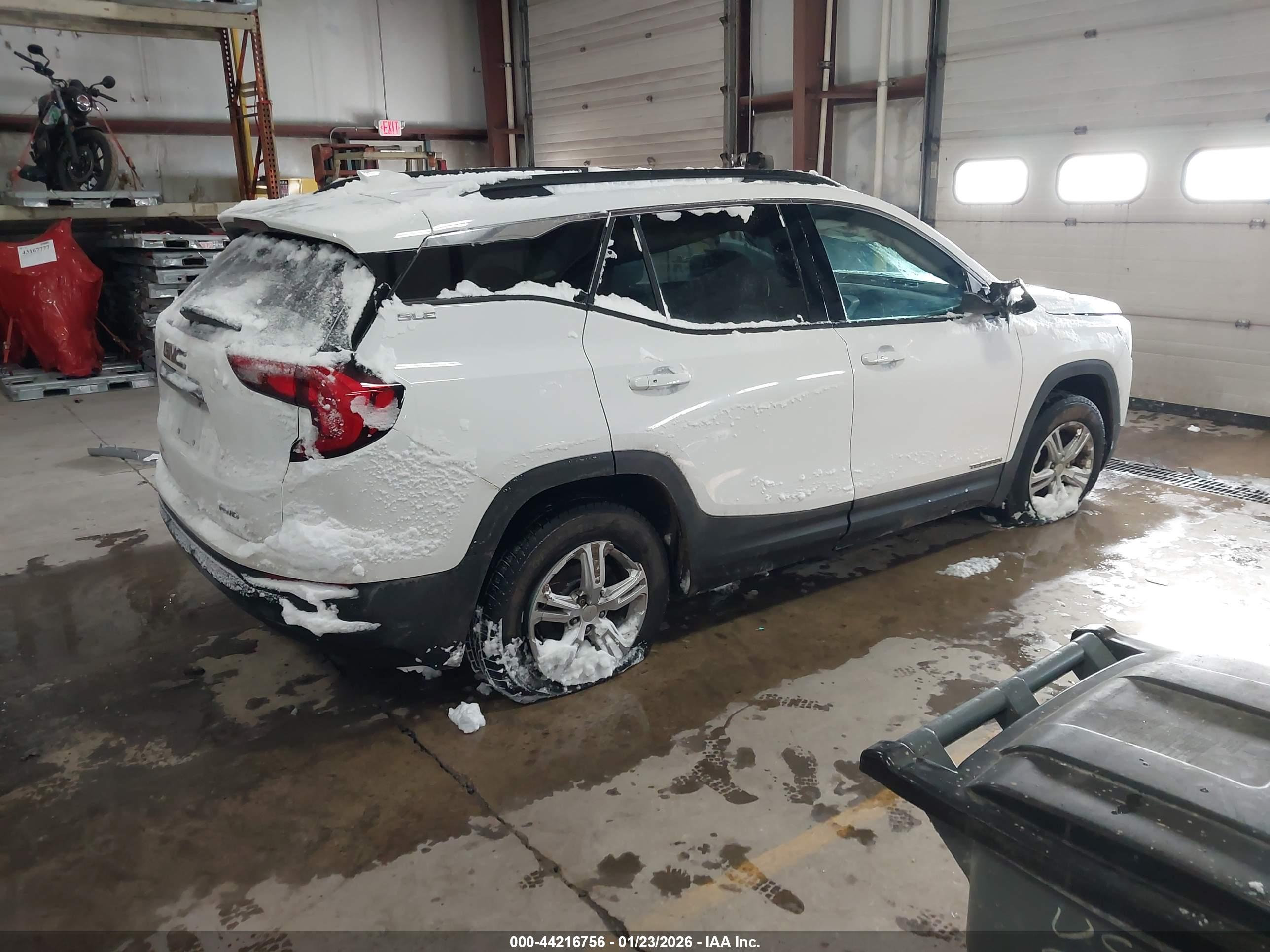 GMC TERRAIN image 4