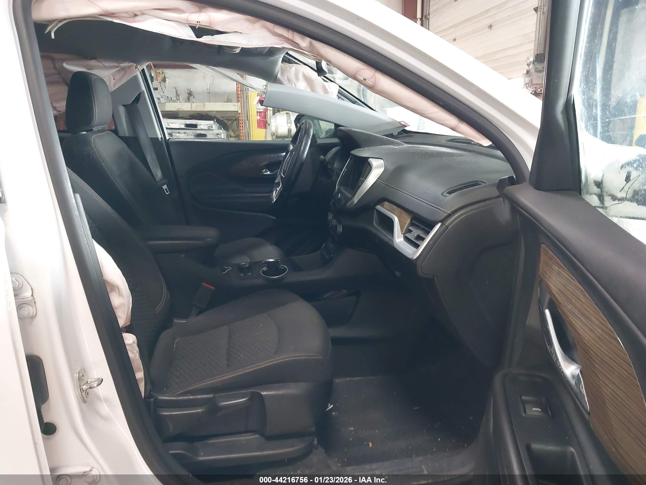 GMC TERRAIN image 5