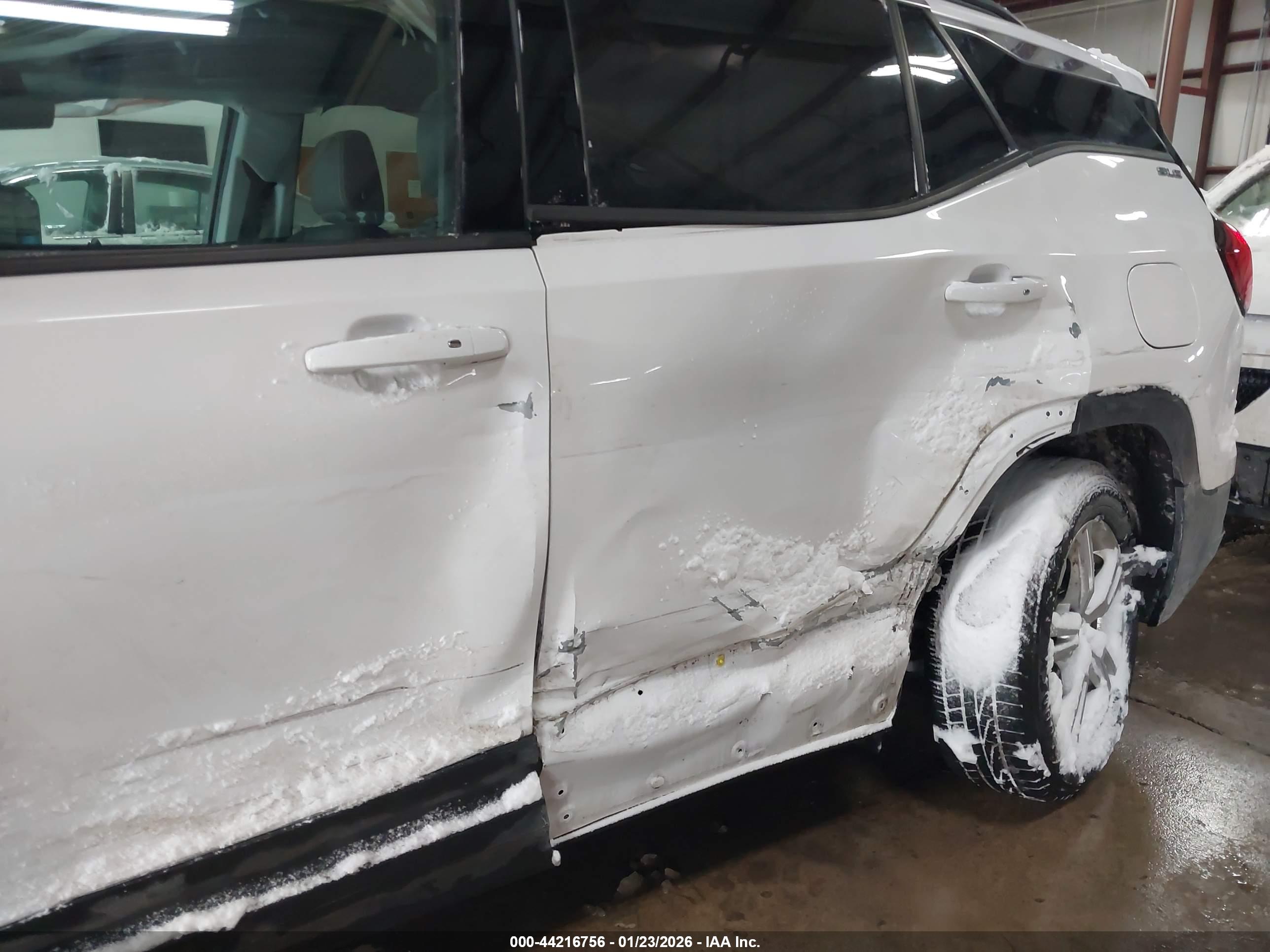 GMC TERRAIN image 6