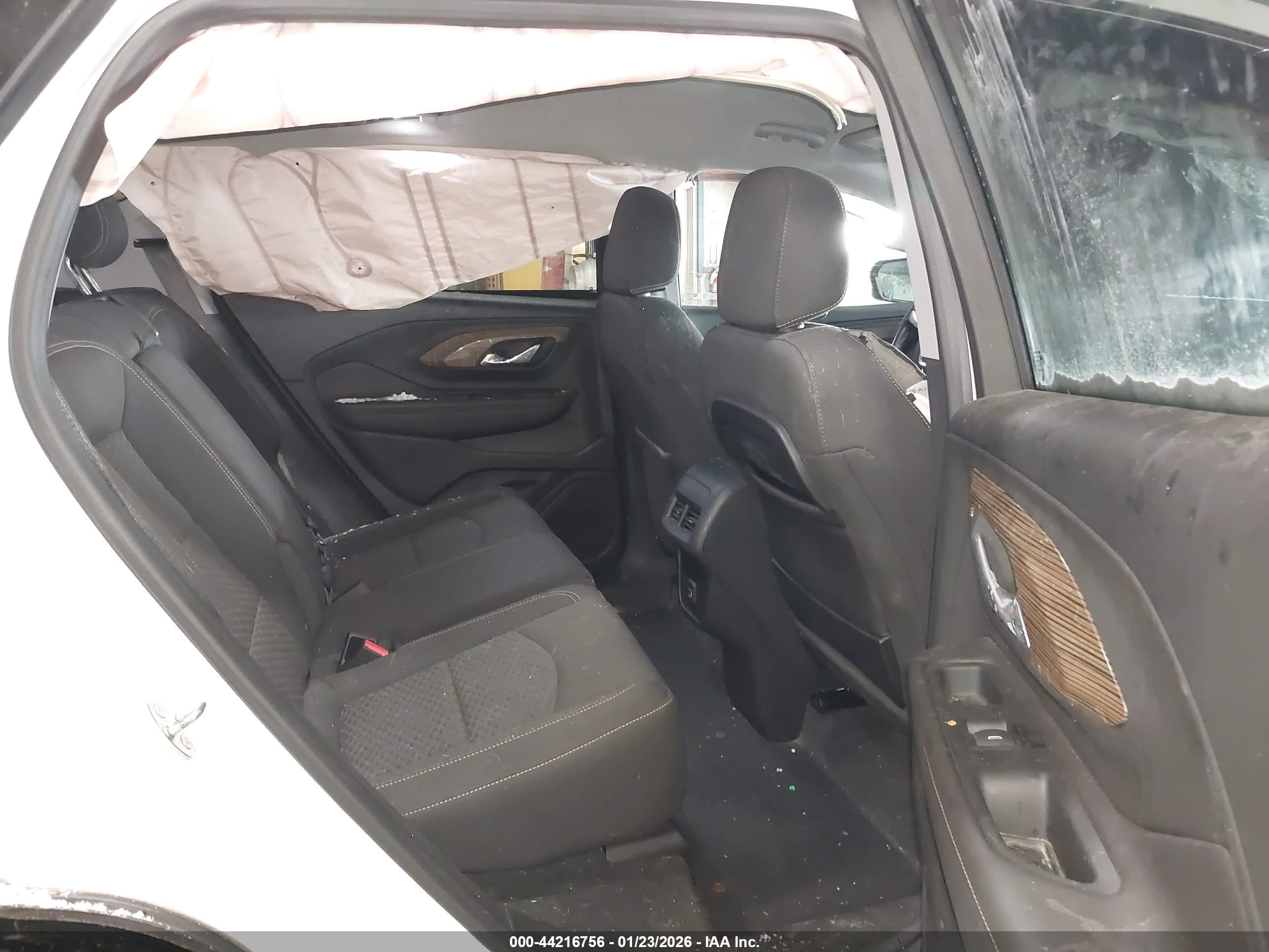 GMC TERRAIN image 8