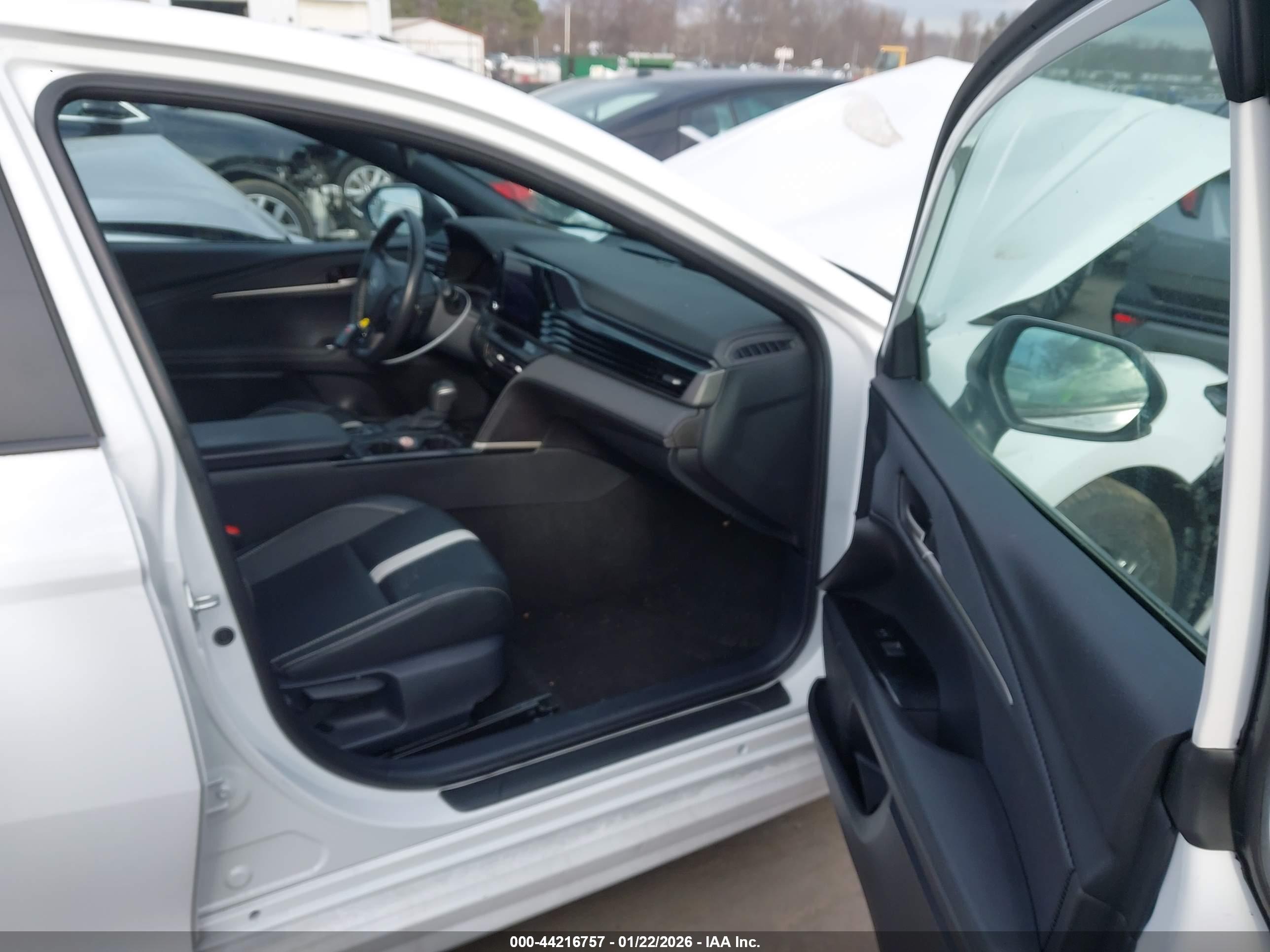 TOYOTA CAMRY image 5