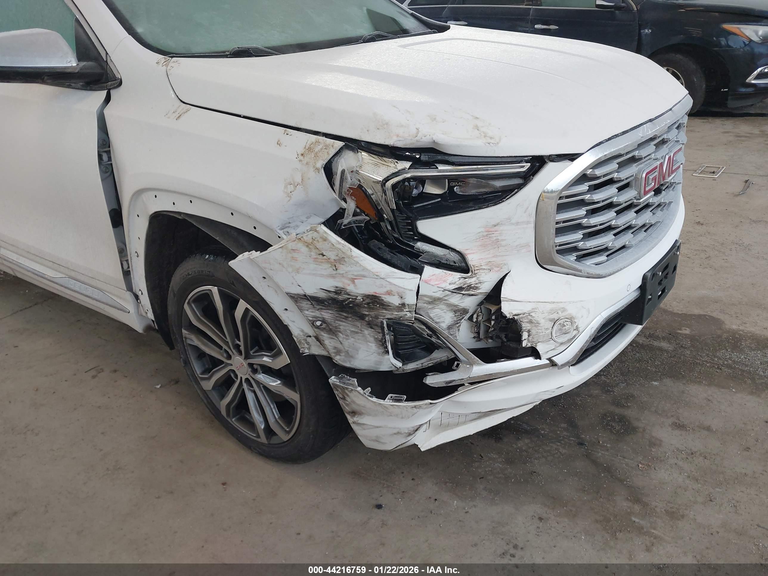 GMC TERRAIN image 6