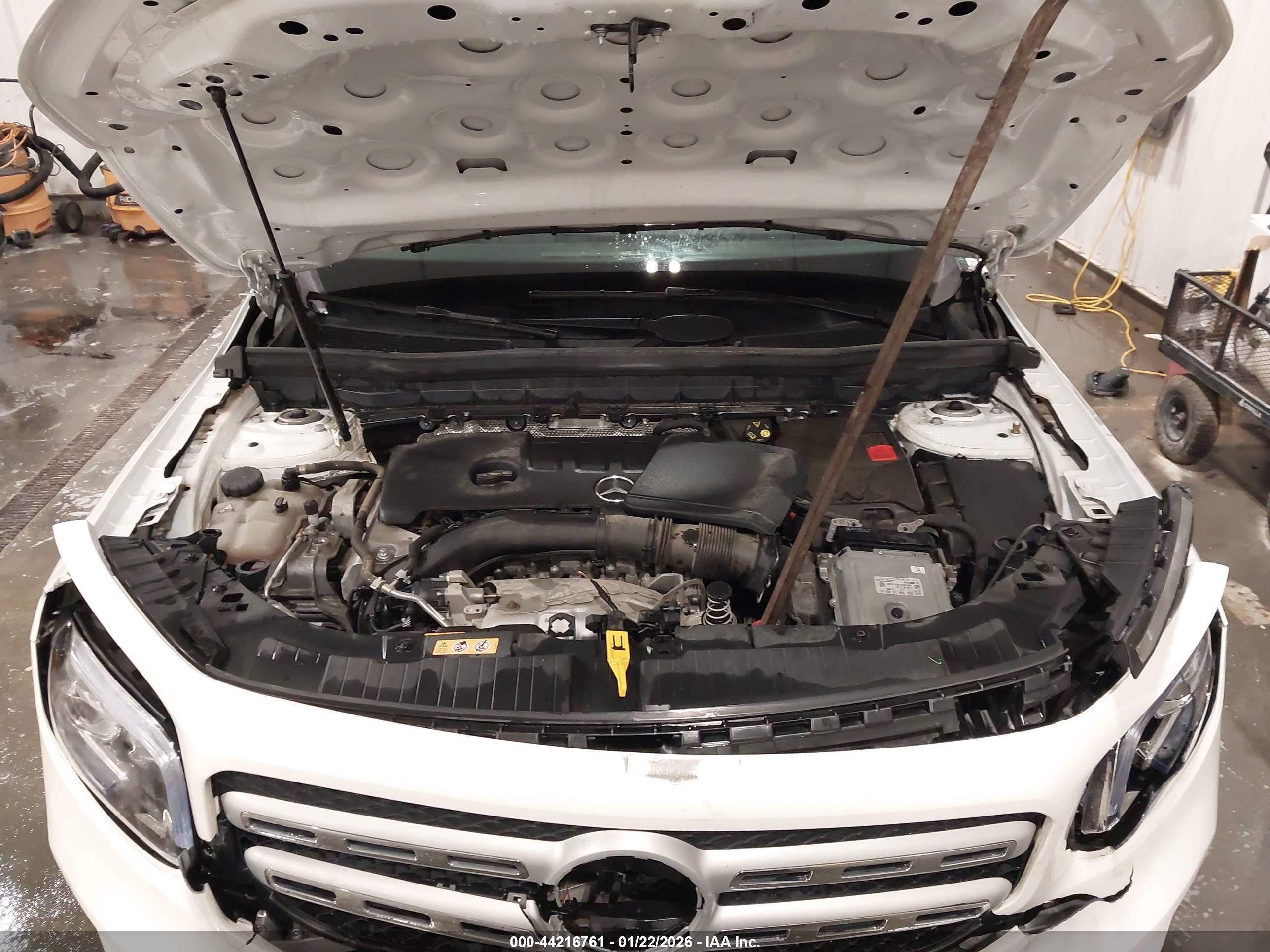 MERCEDES-BENZ GLB image 10
