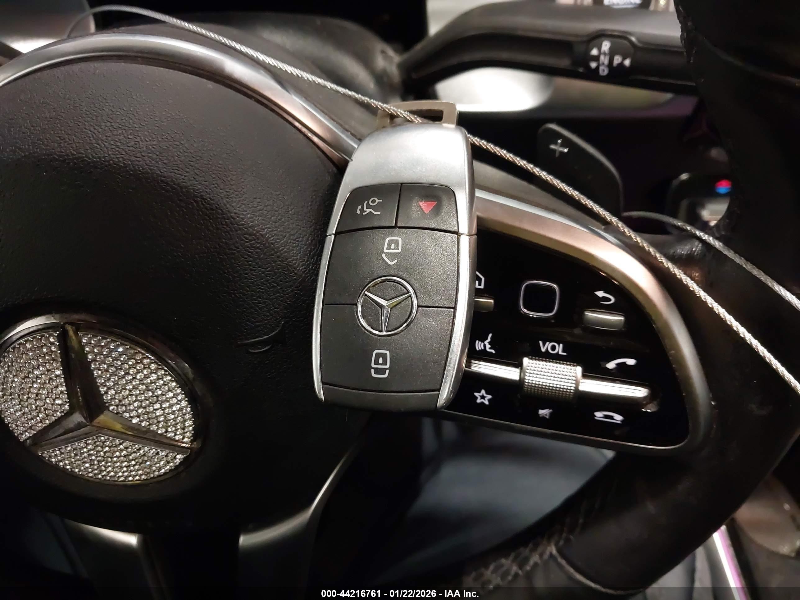 MERCEDES-BENZ GLB image 11