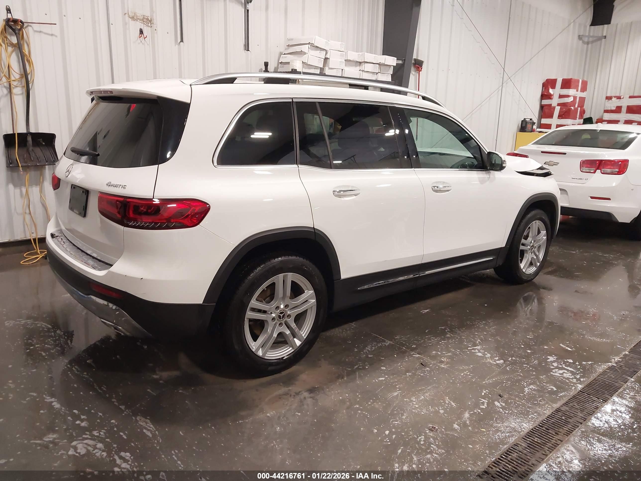 MERCEDES-BENZ GLB image 4