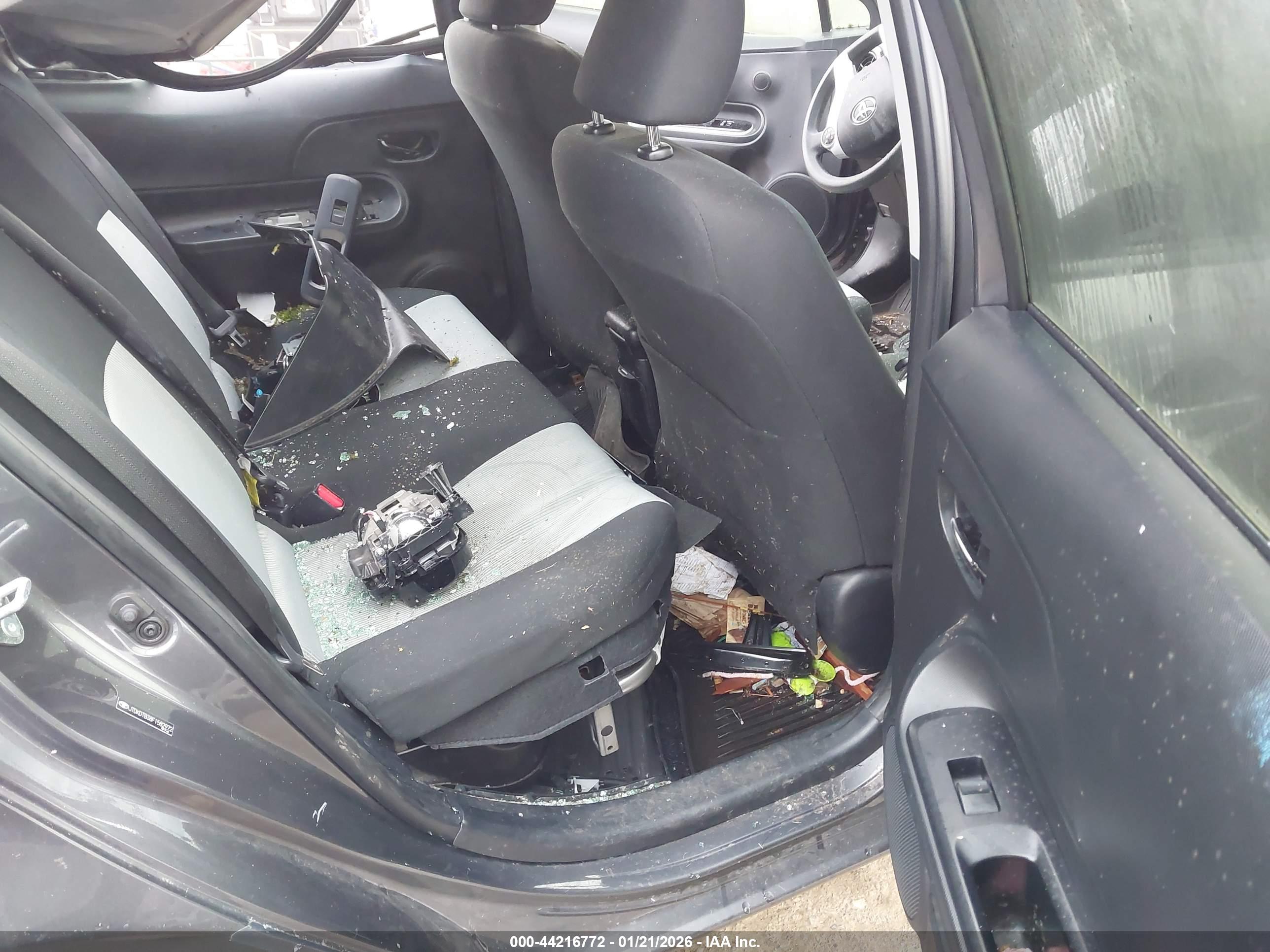TOYOTA PRIUS image 8