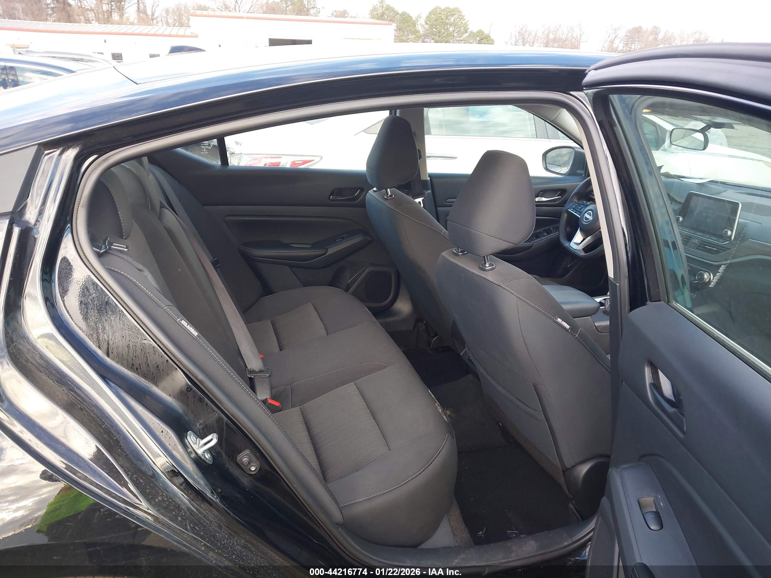 NISSAN ALTIMA image 8