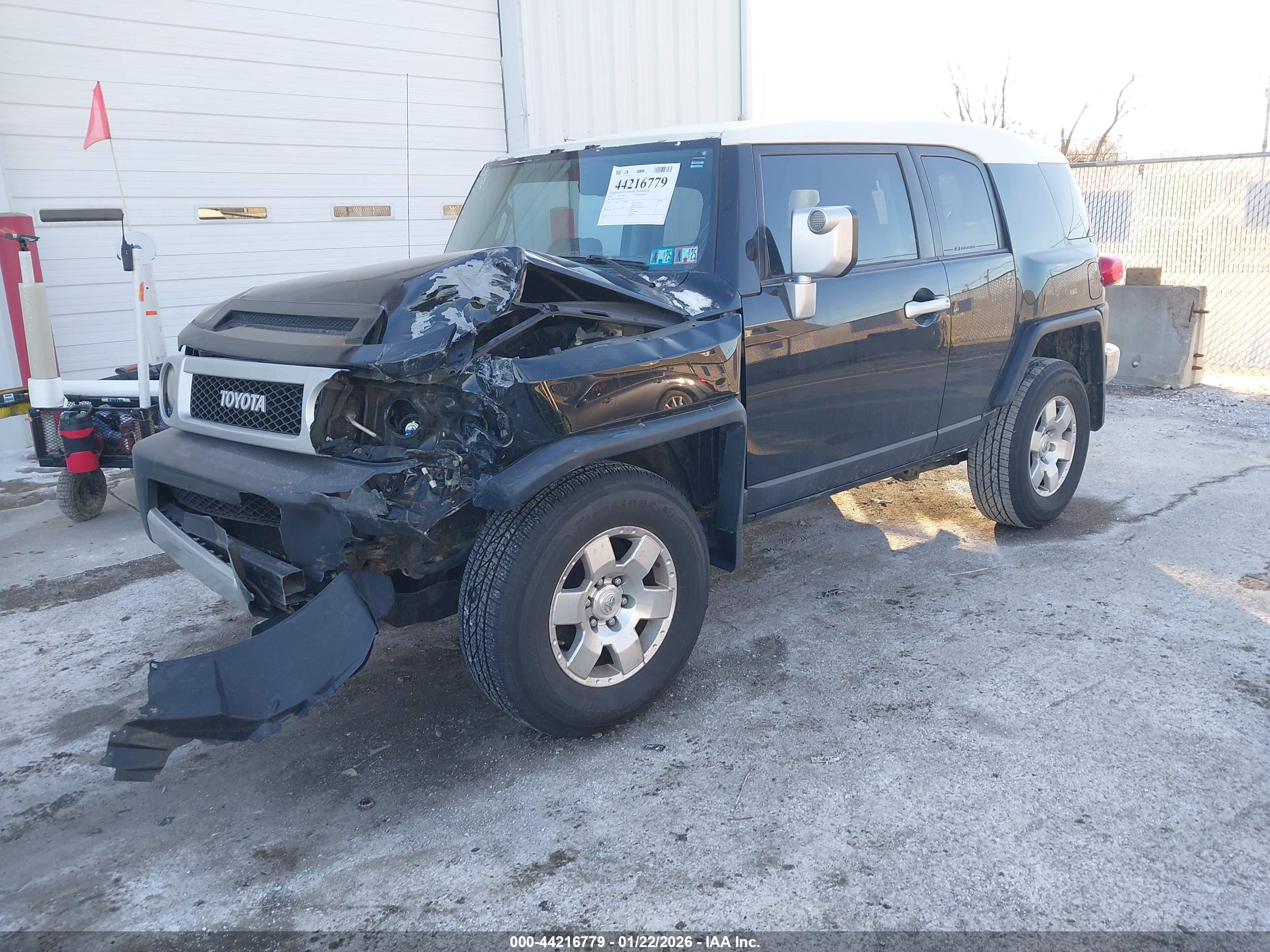 TOYOTA FJ image 2
