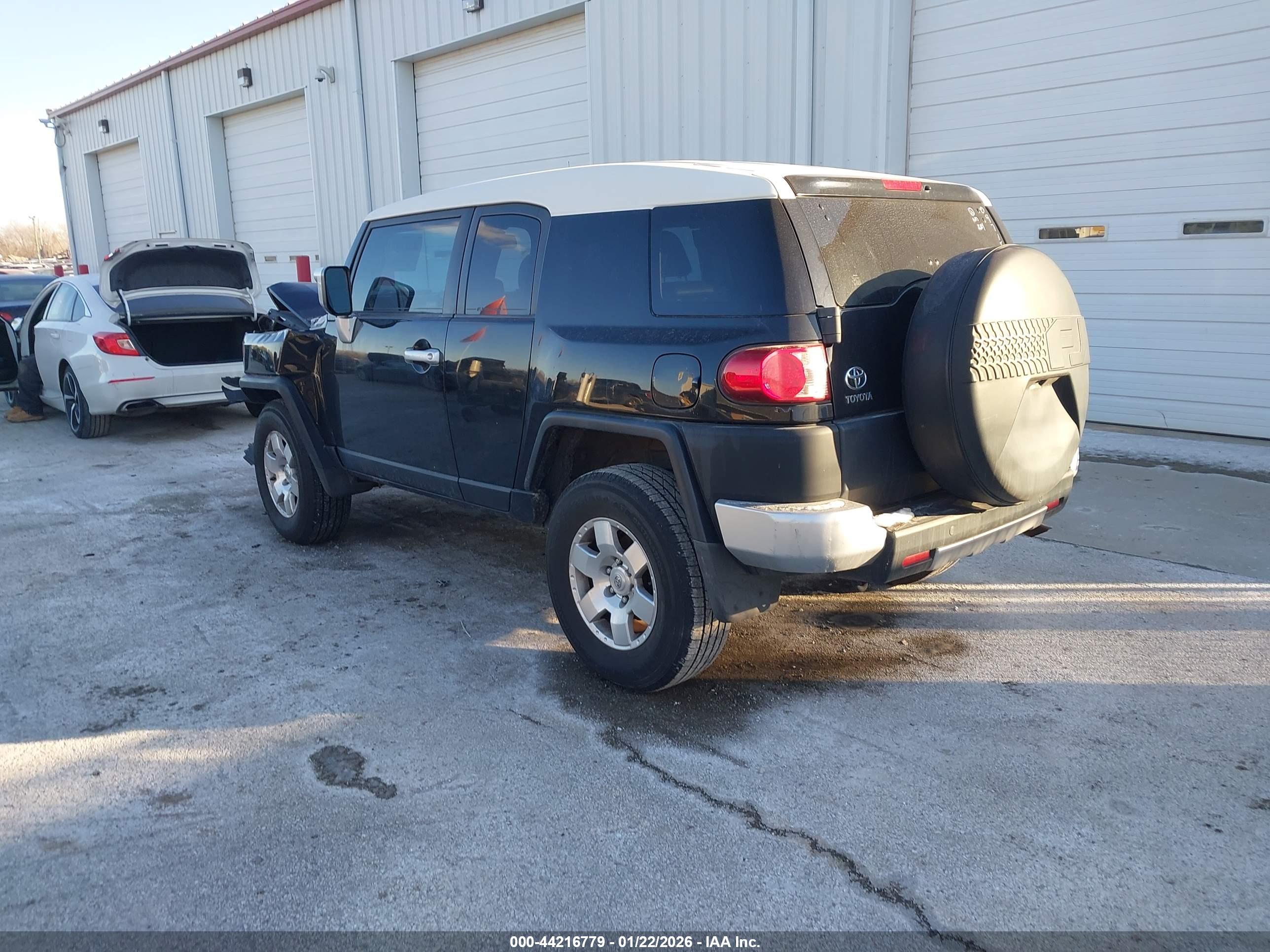 TOYOTA FJ image 3