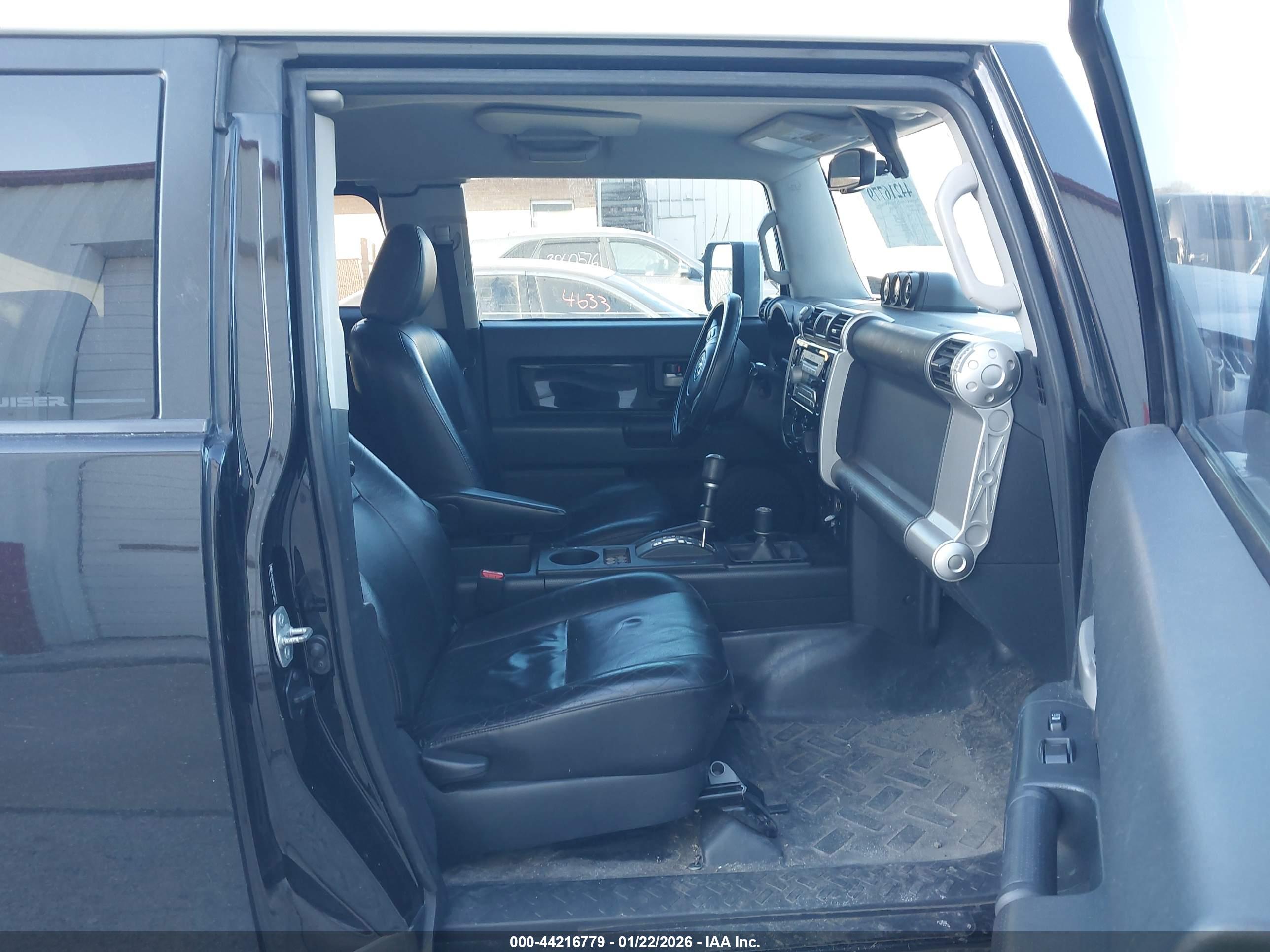 TOYOTA FJ image 5