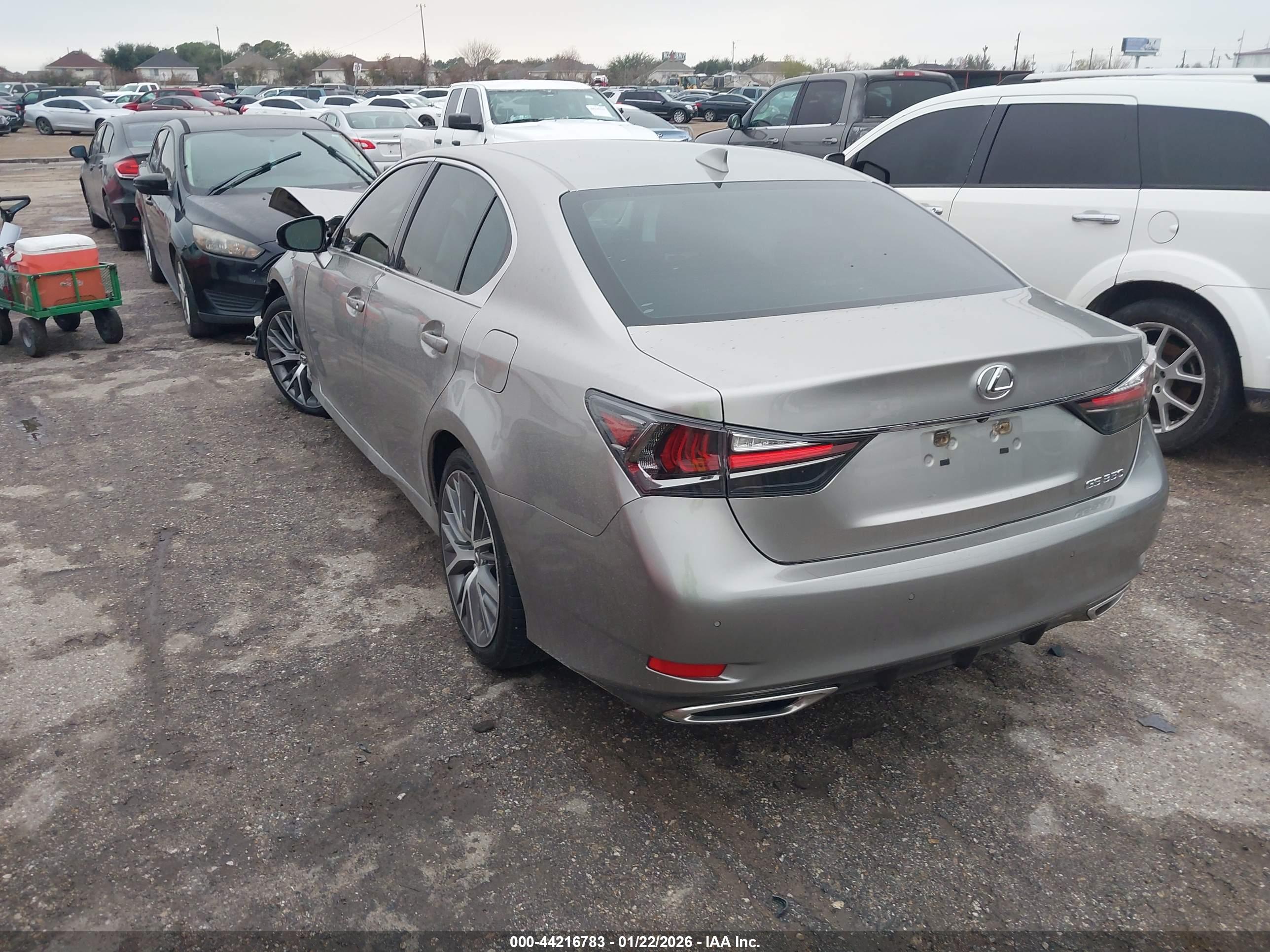 LEXUS GS image 3