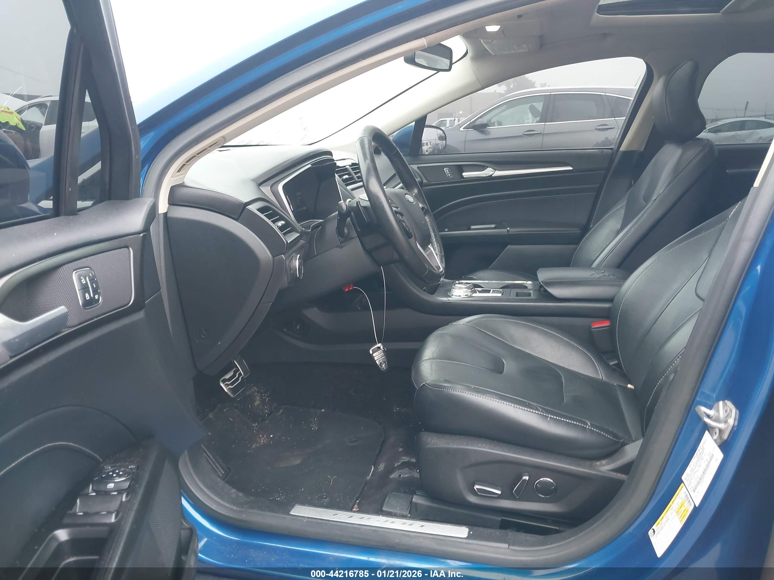 FORD FUSION image 5