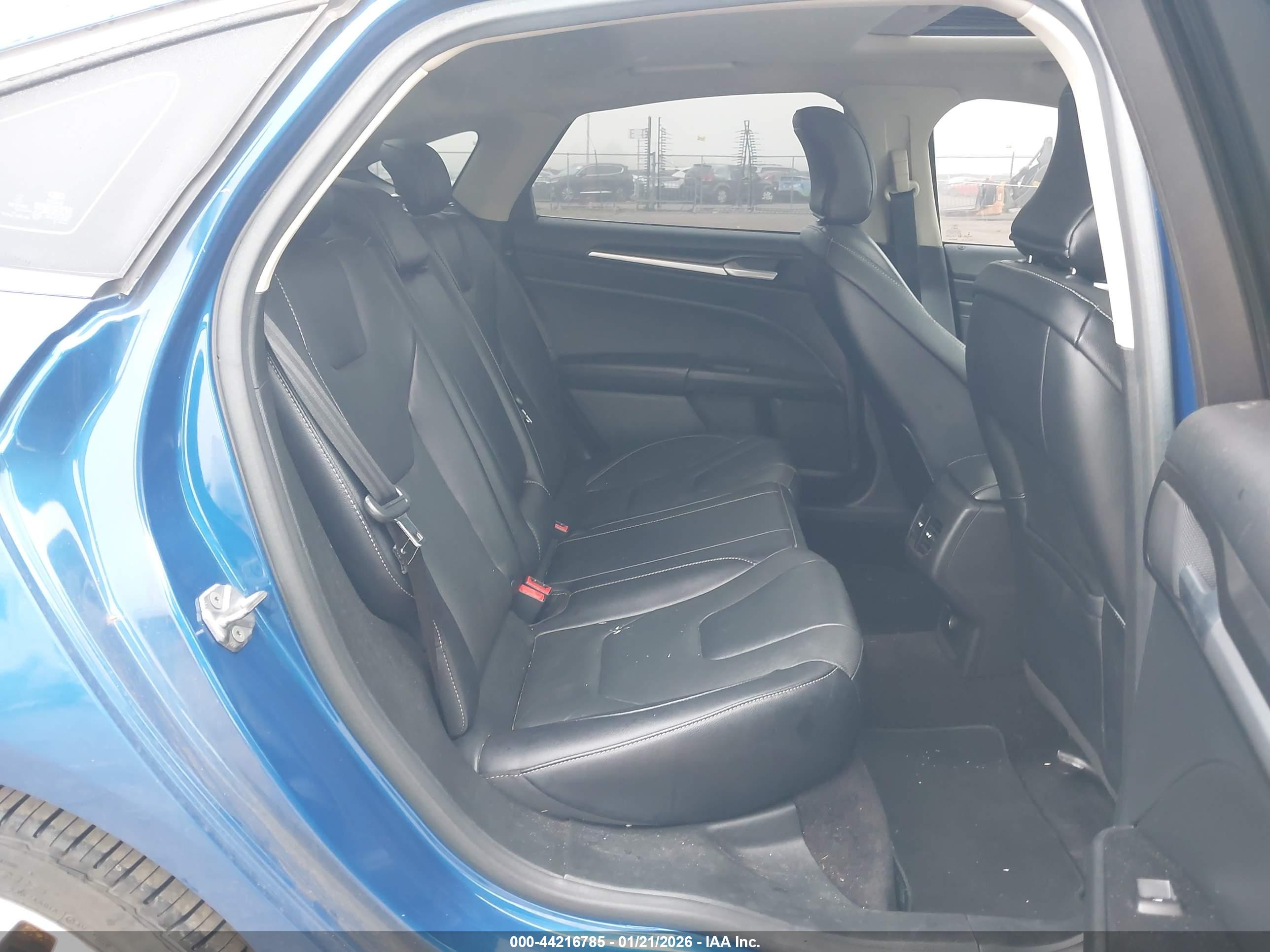 FORD FUSION image 8