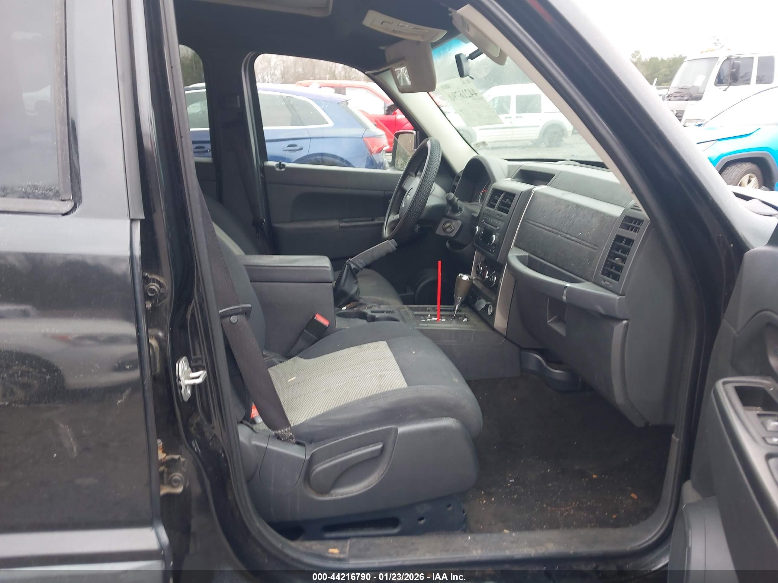 JEEP LIBERTY image 5