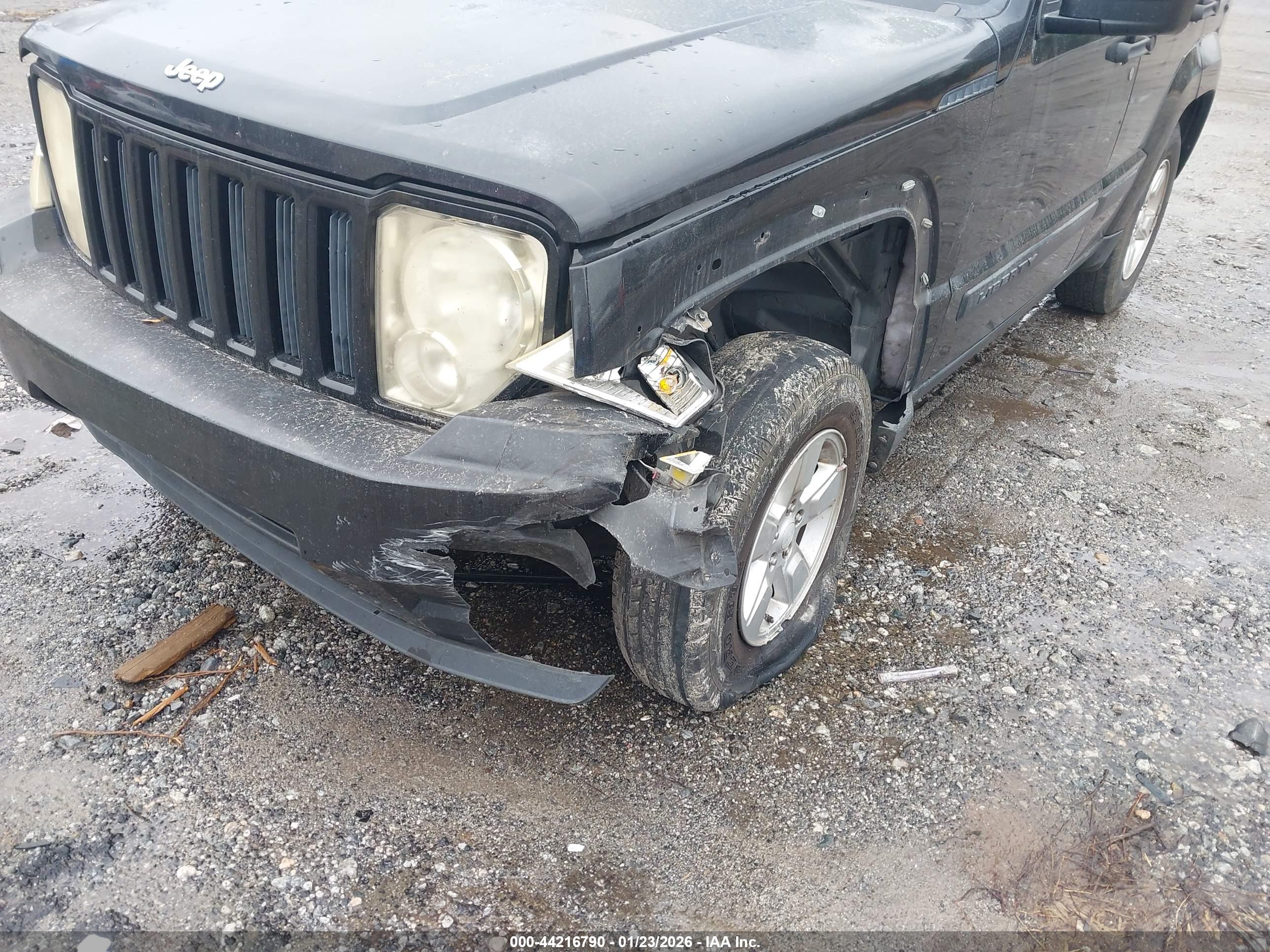 JEEP LIBERTY image 6