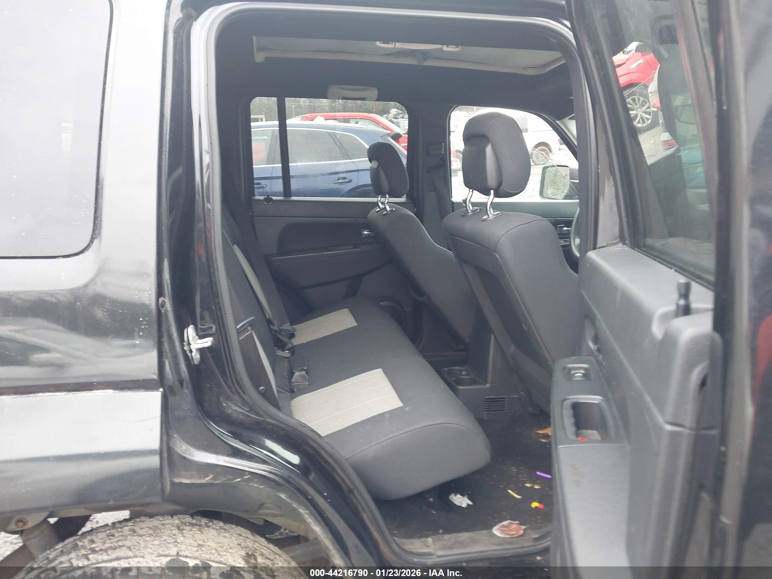 JEEP LIBERTY image 8