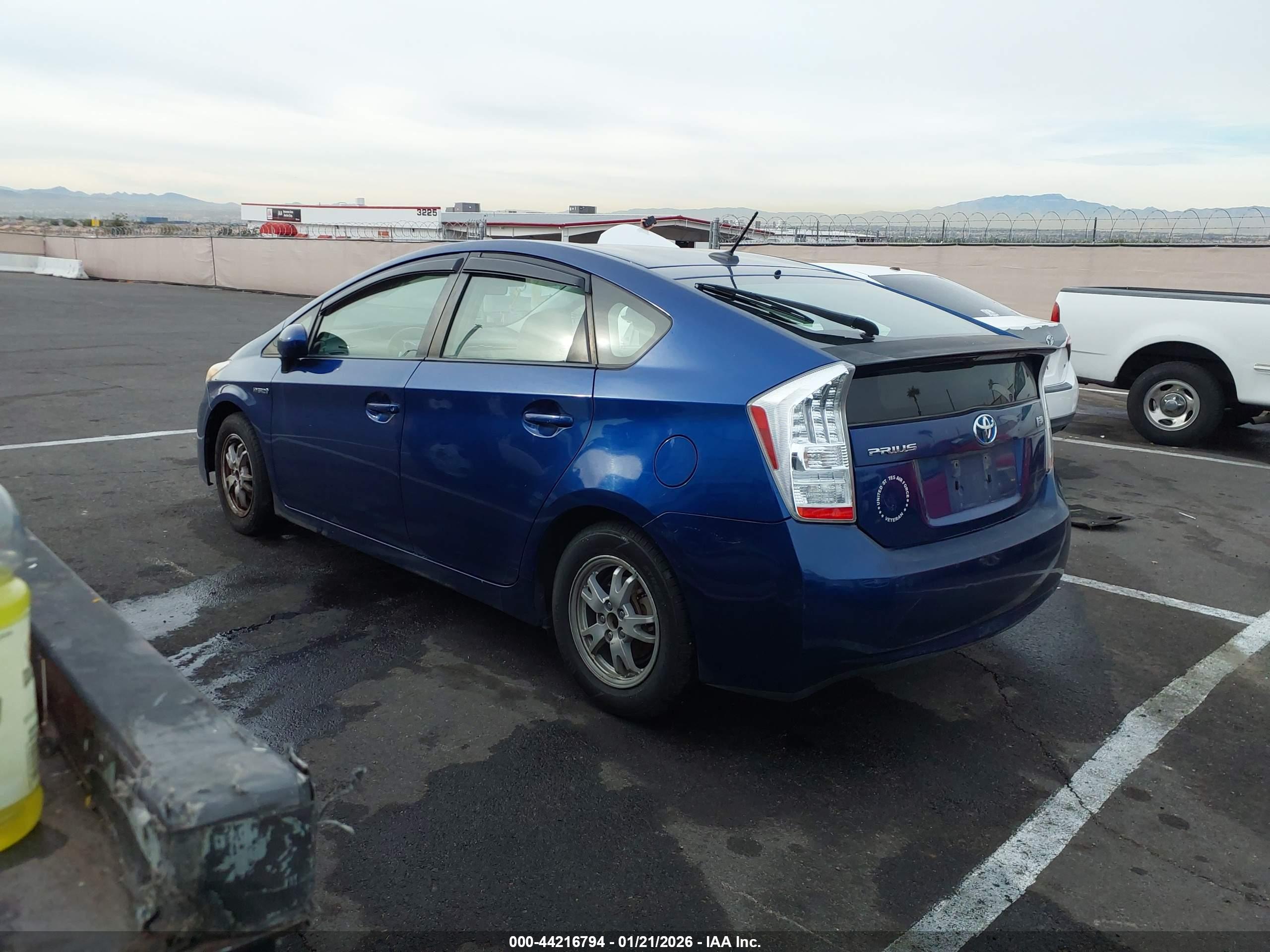 TOYOTA PRIUS image 3