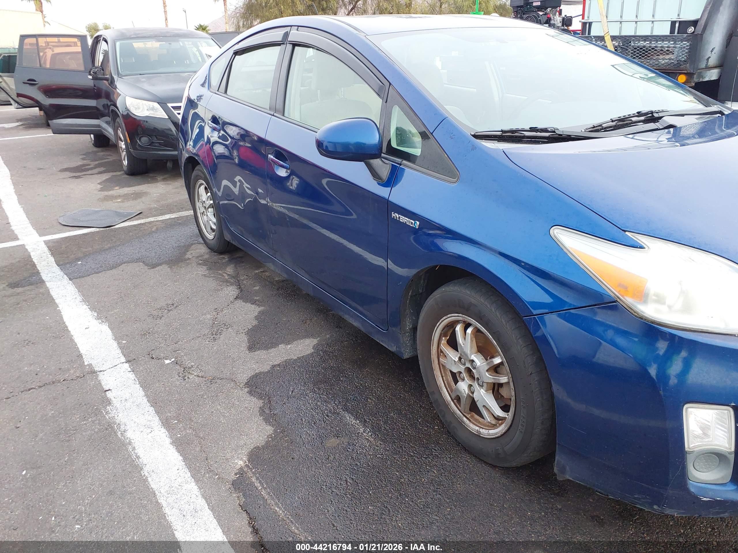 TOYOTA PRIUS image 6