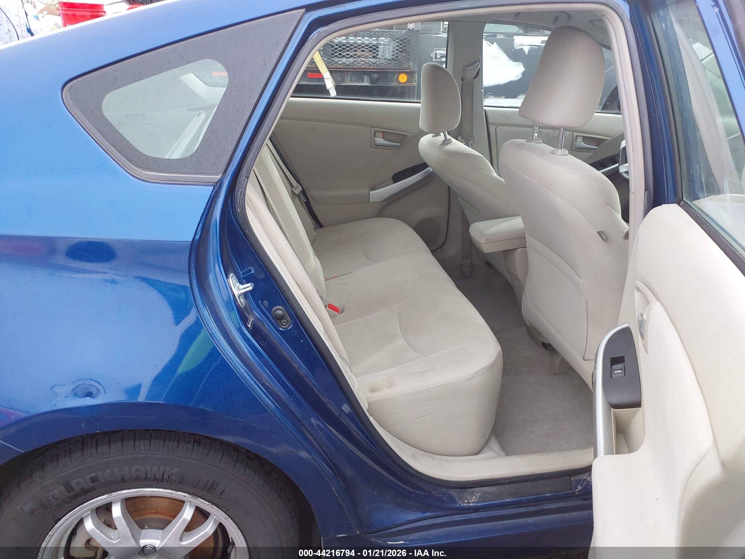 TOYOTA PRIUS image 8