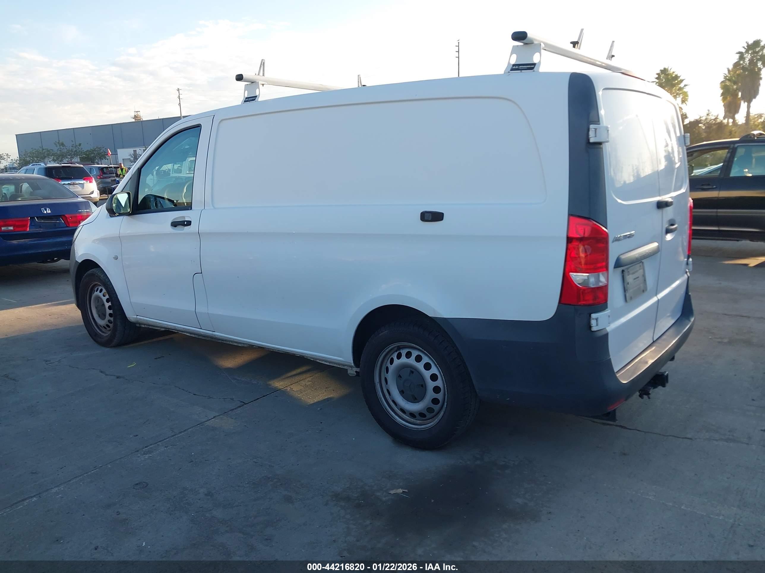 MERCEDES-BENZ METRIS image 3