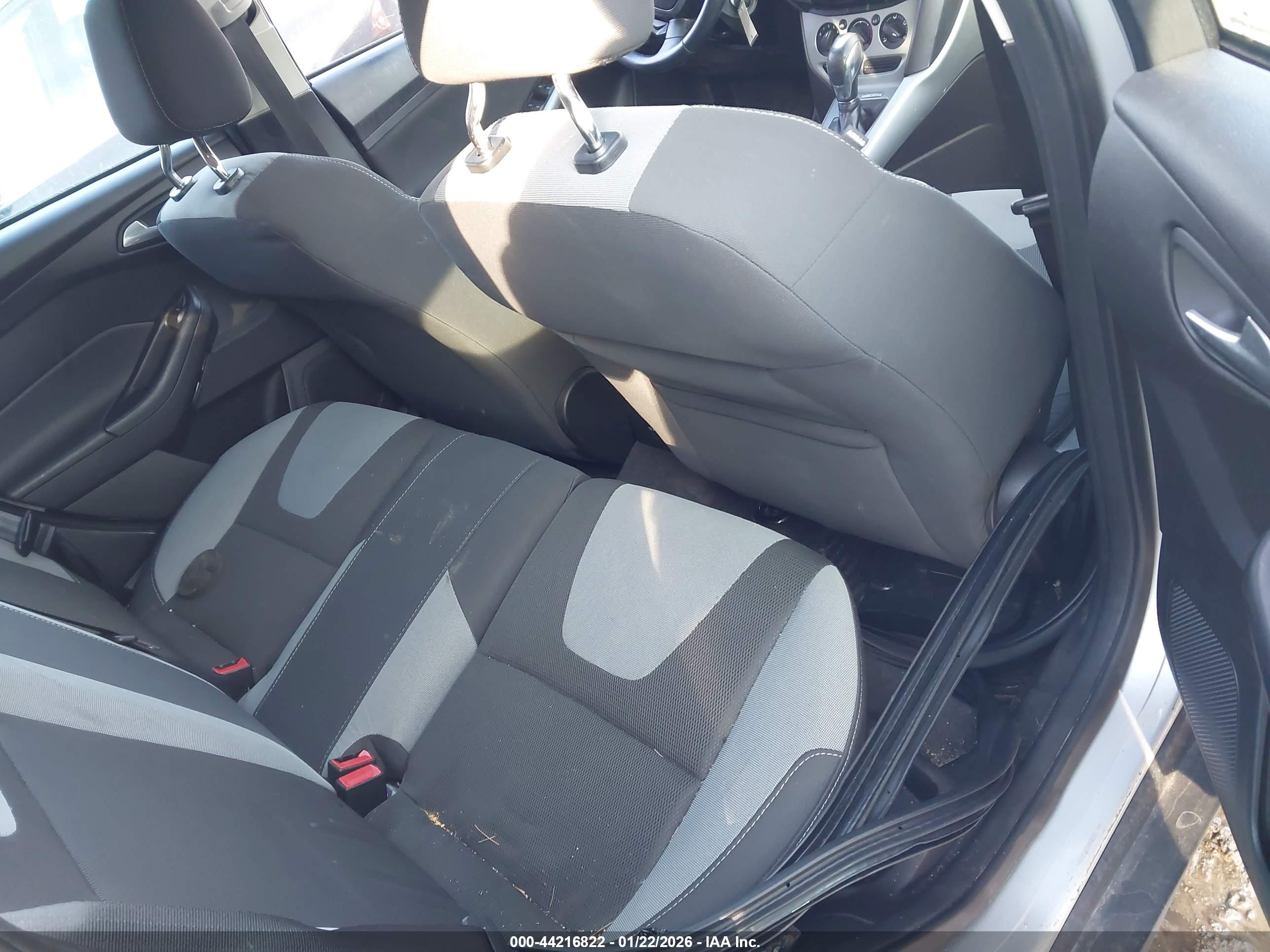 FORD FOCUS image 8