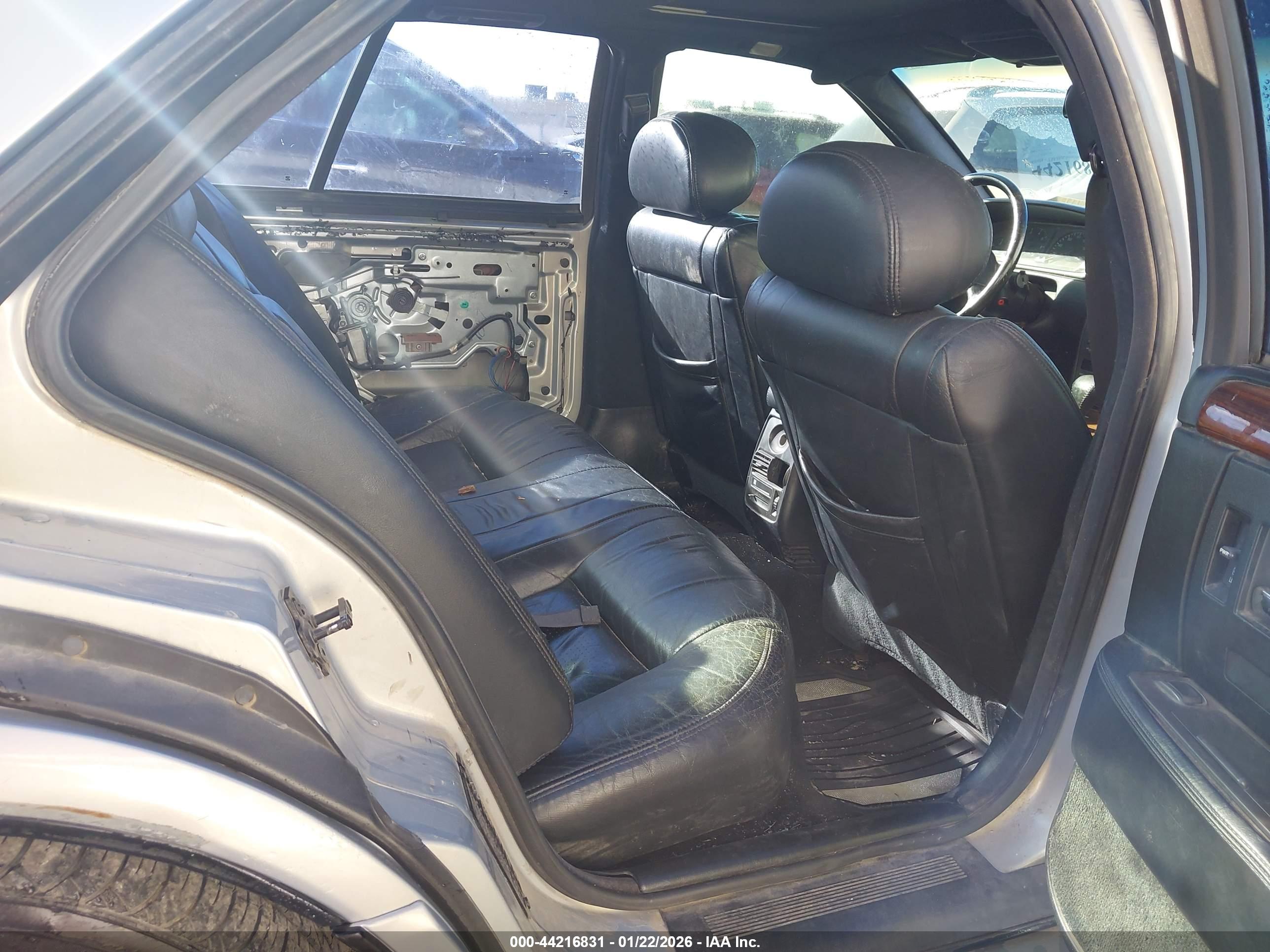 CADILLAC SEVILLE image 8