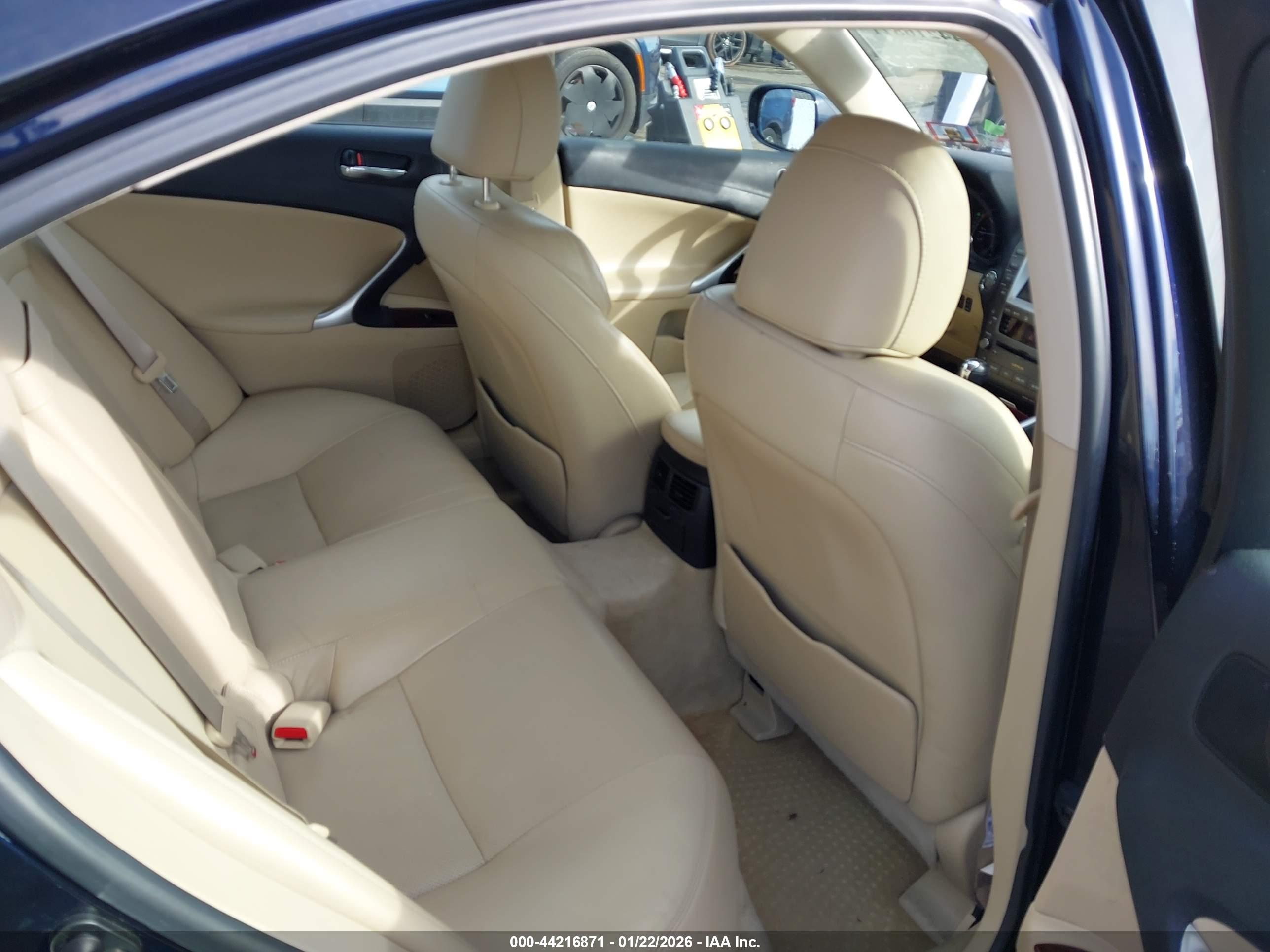 LEXUS IS image 8